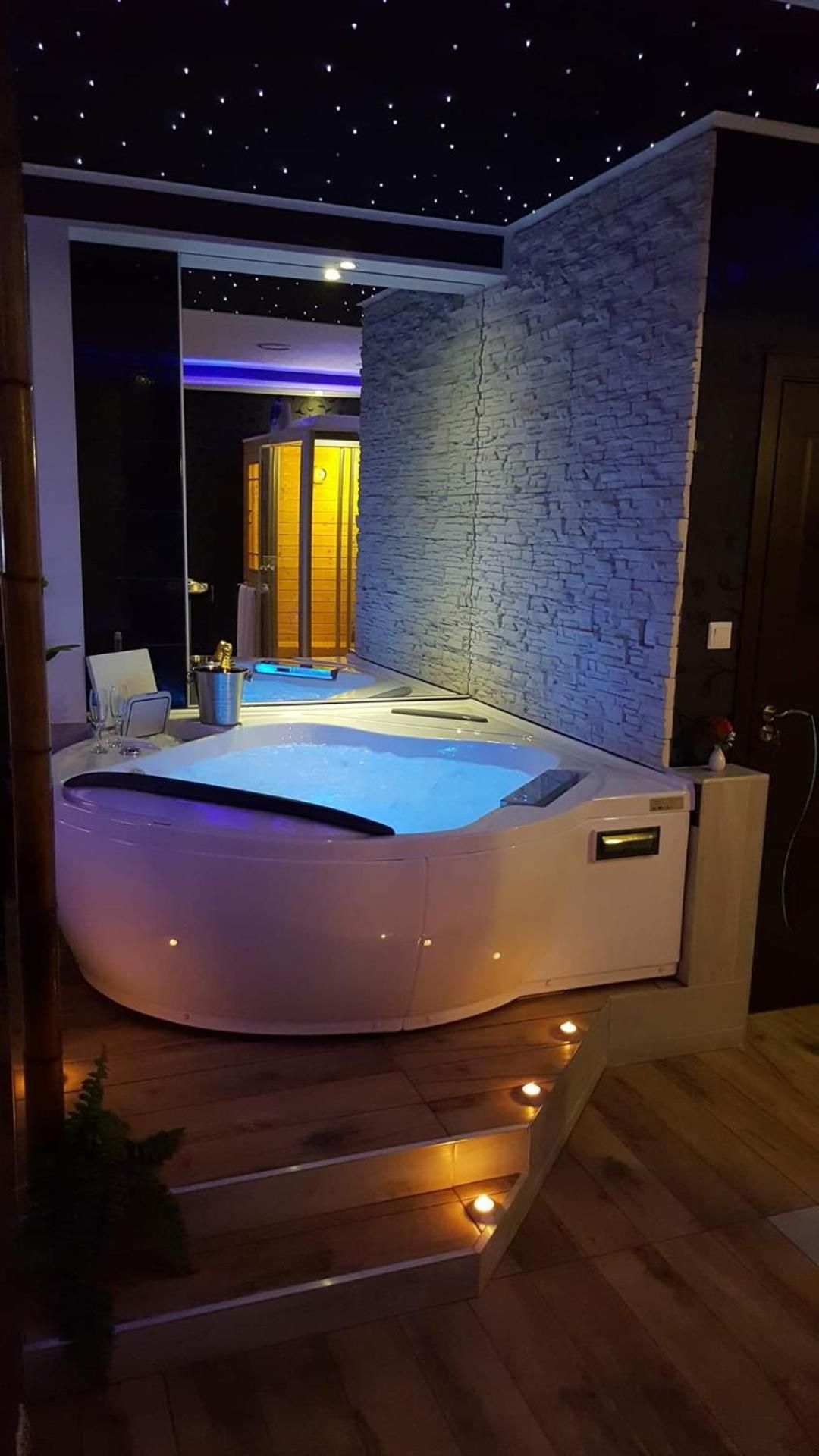 Deluxe Suite with Spa Bath
