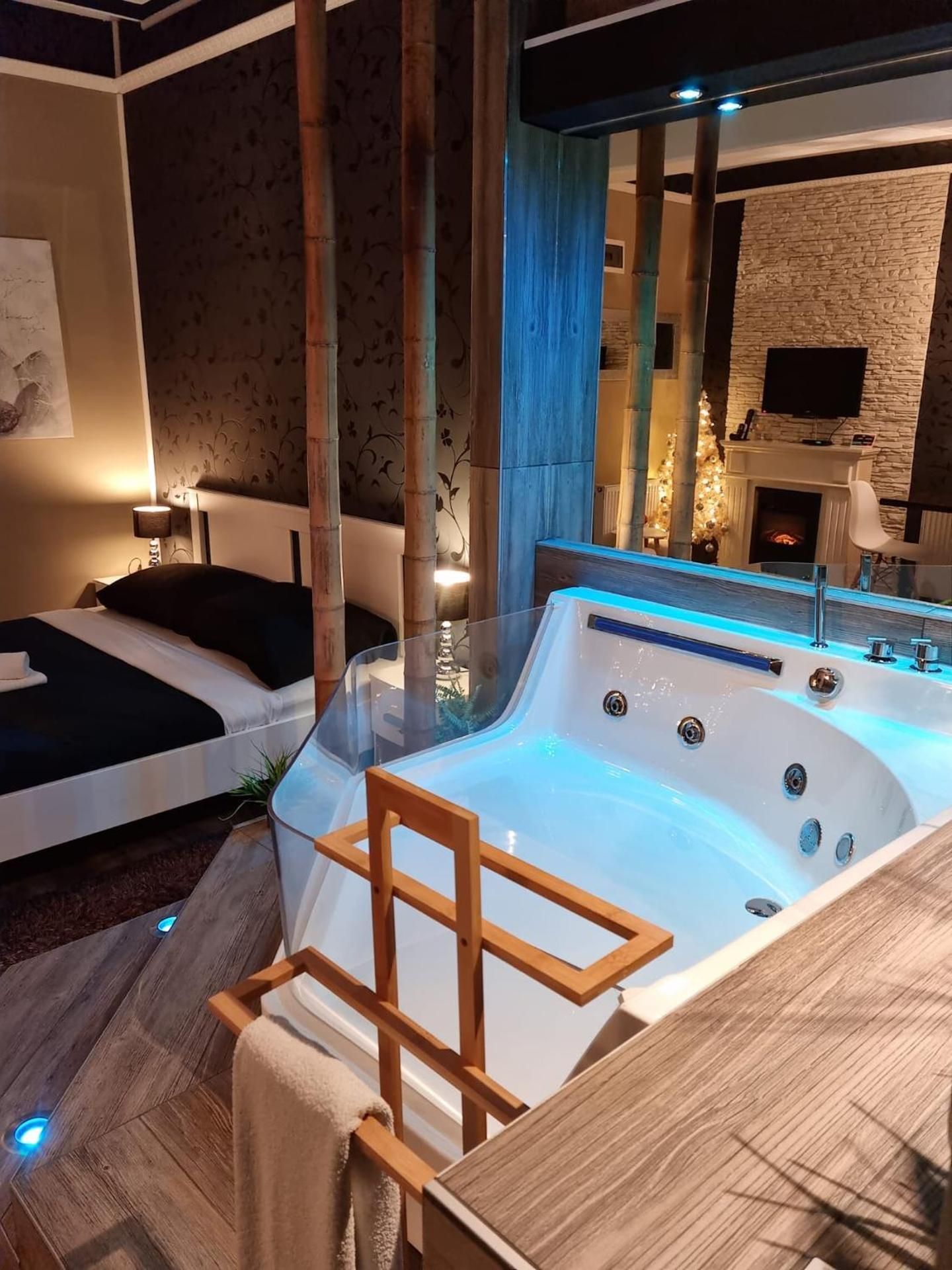 Queen Room with Spa Bath