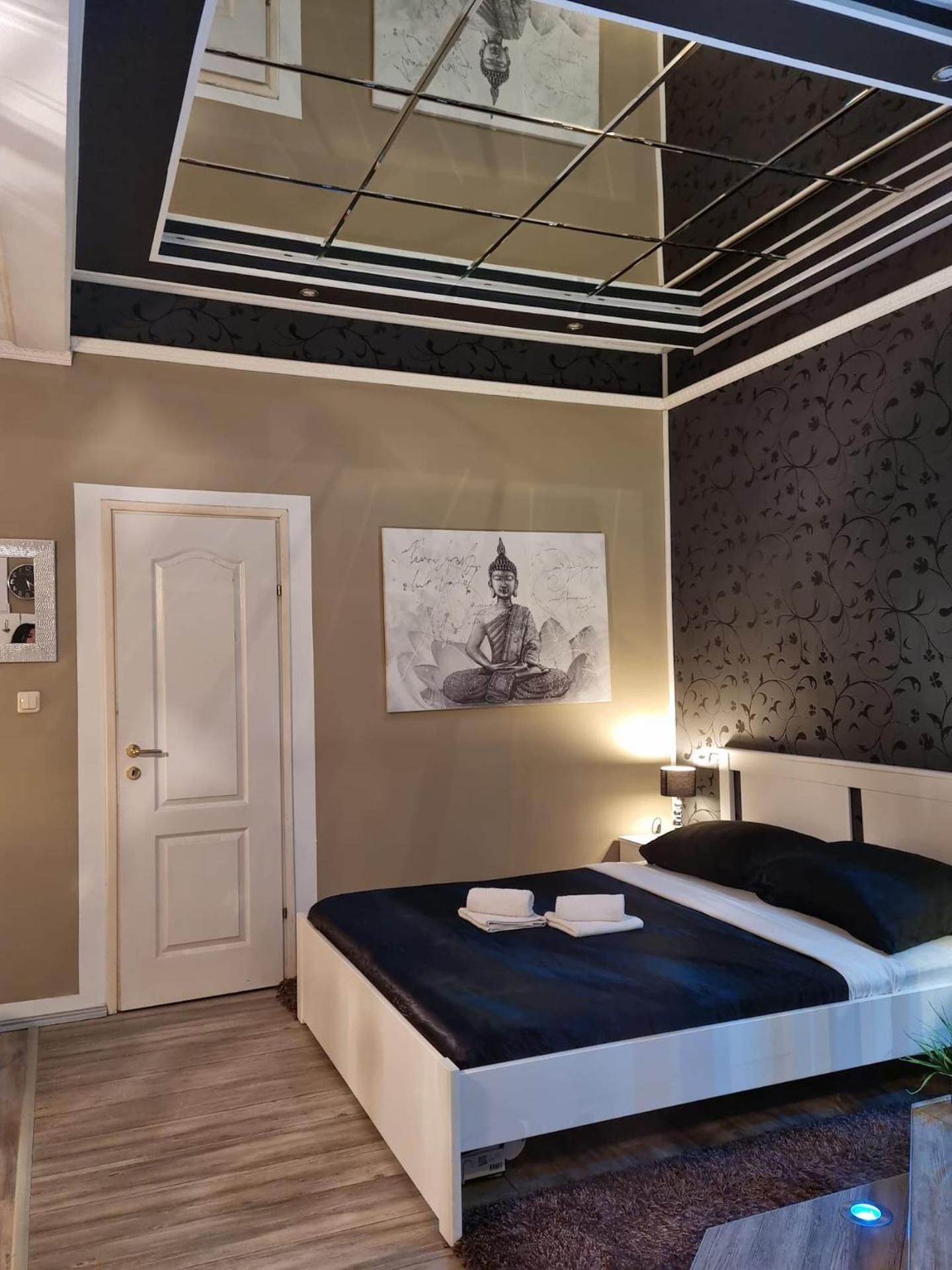 Queen Room with Spa Bath