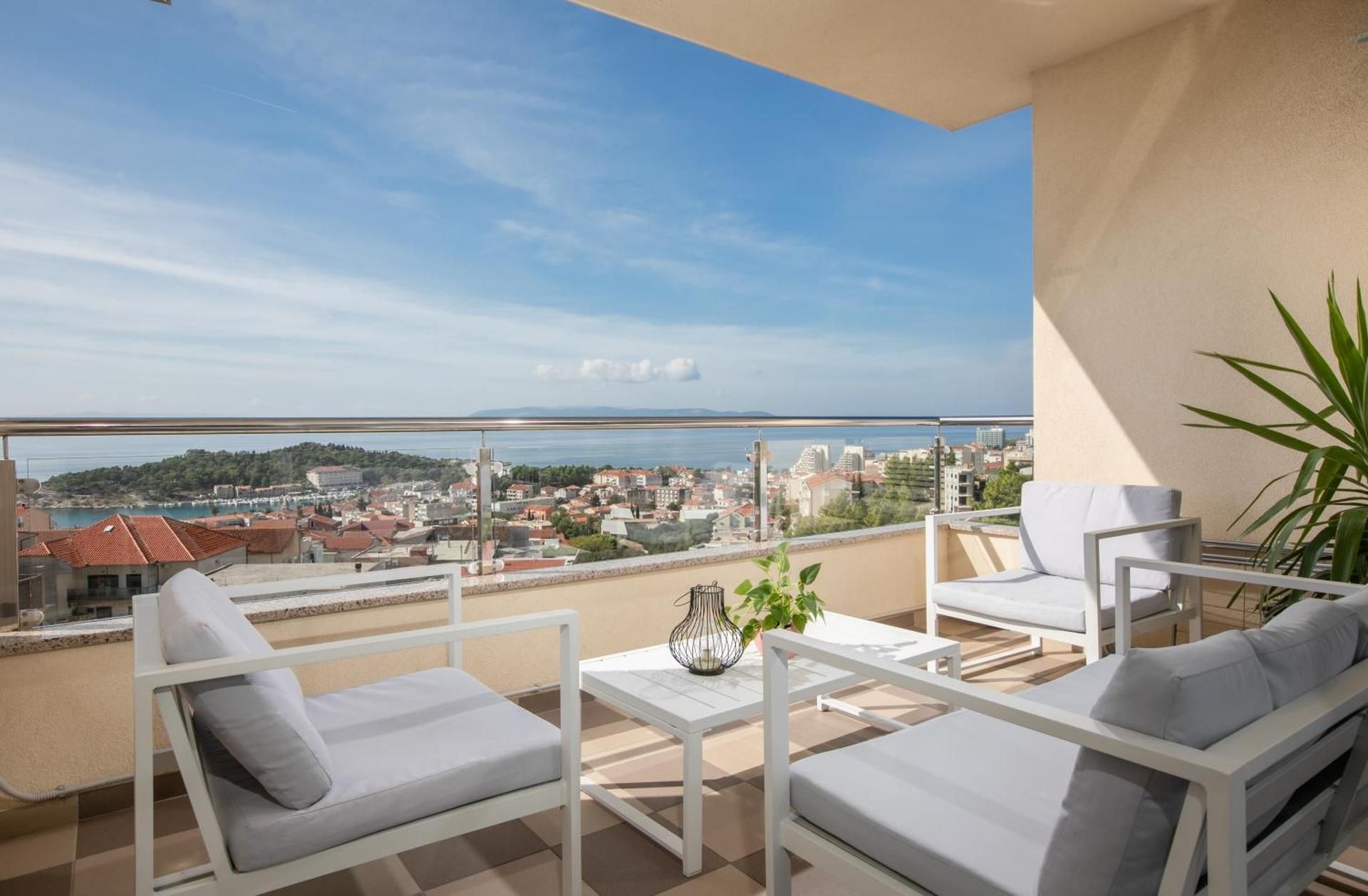Apartment with Balcony