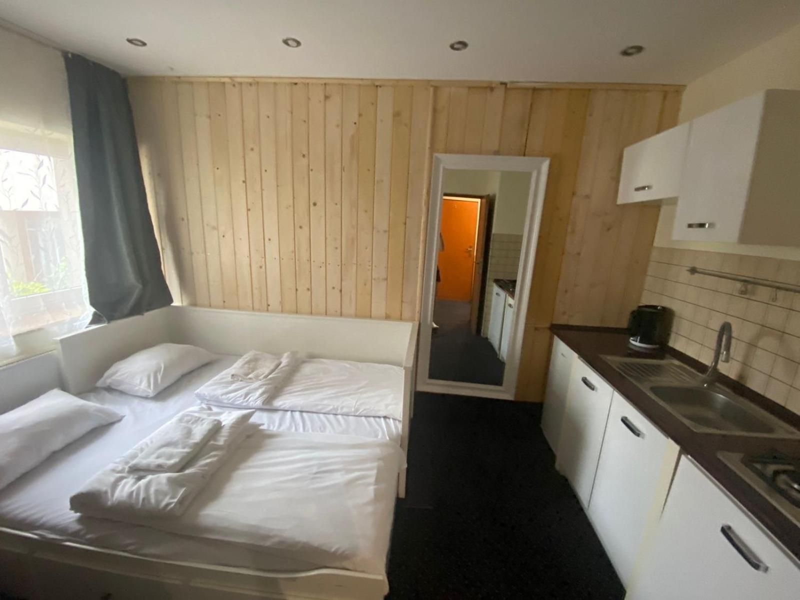Basic Triple Room with Shared Bathroom