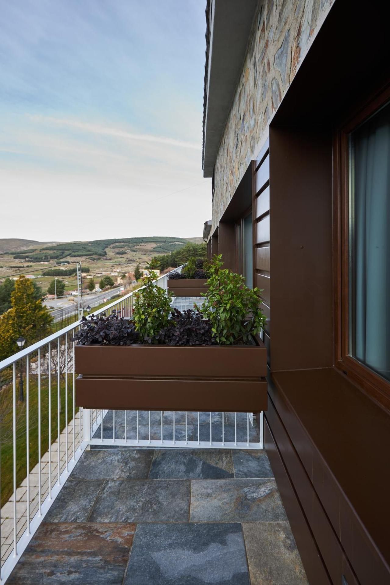 Suite with Mountain View