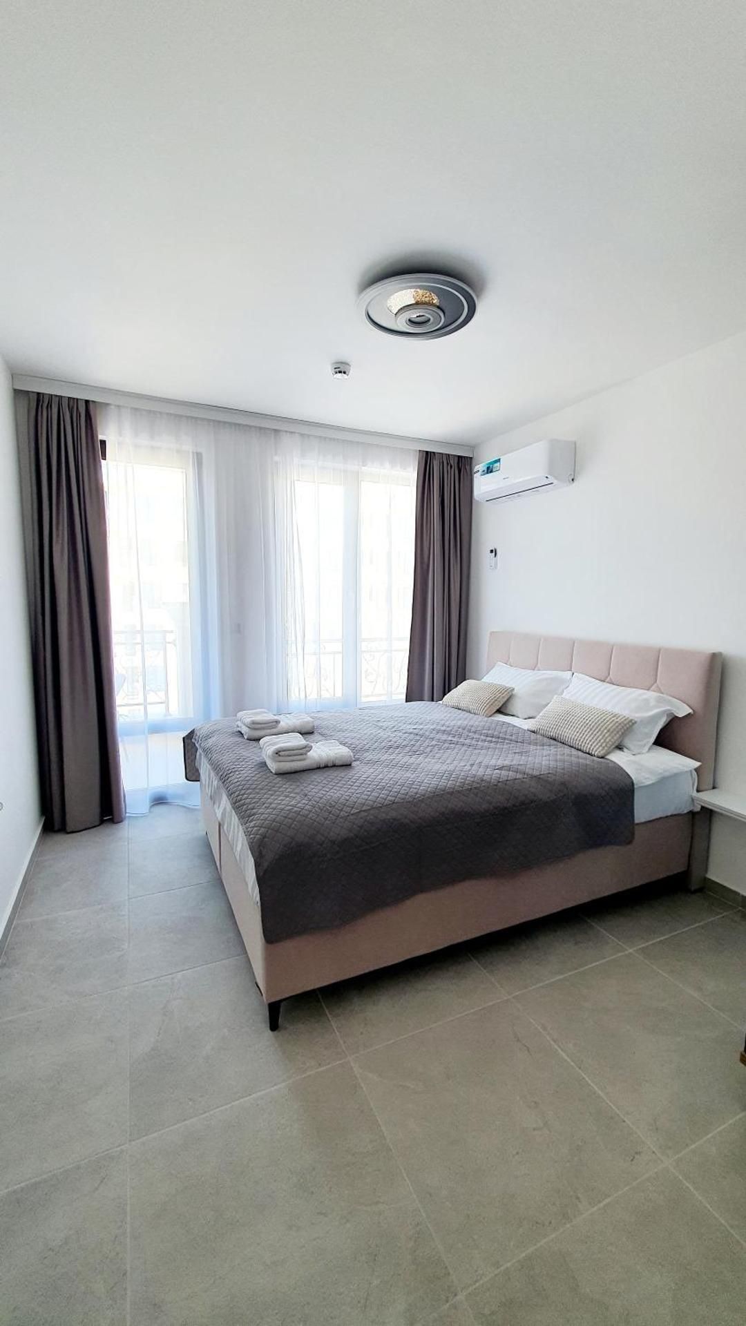Superior One-Bedroom Apartment with Balcony
