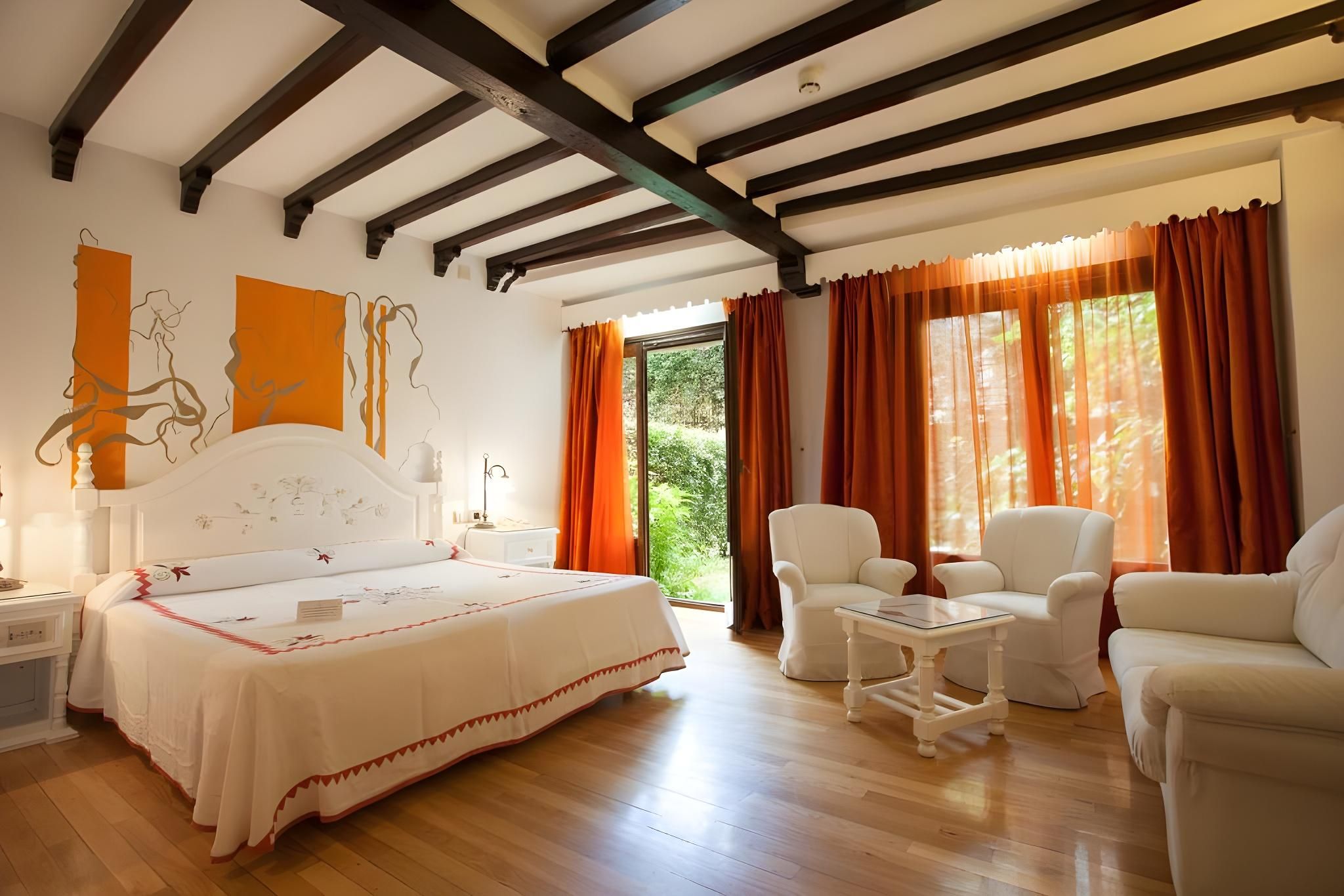 Double or Twin Room with Terrace Access