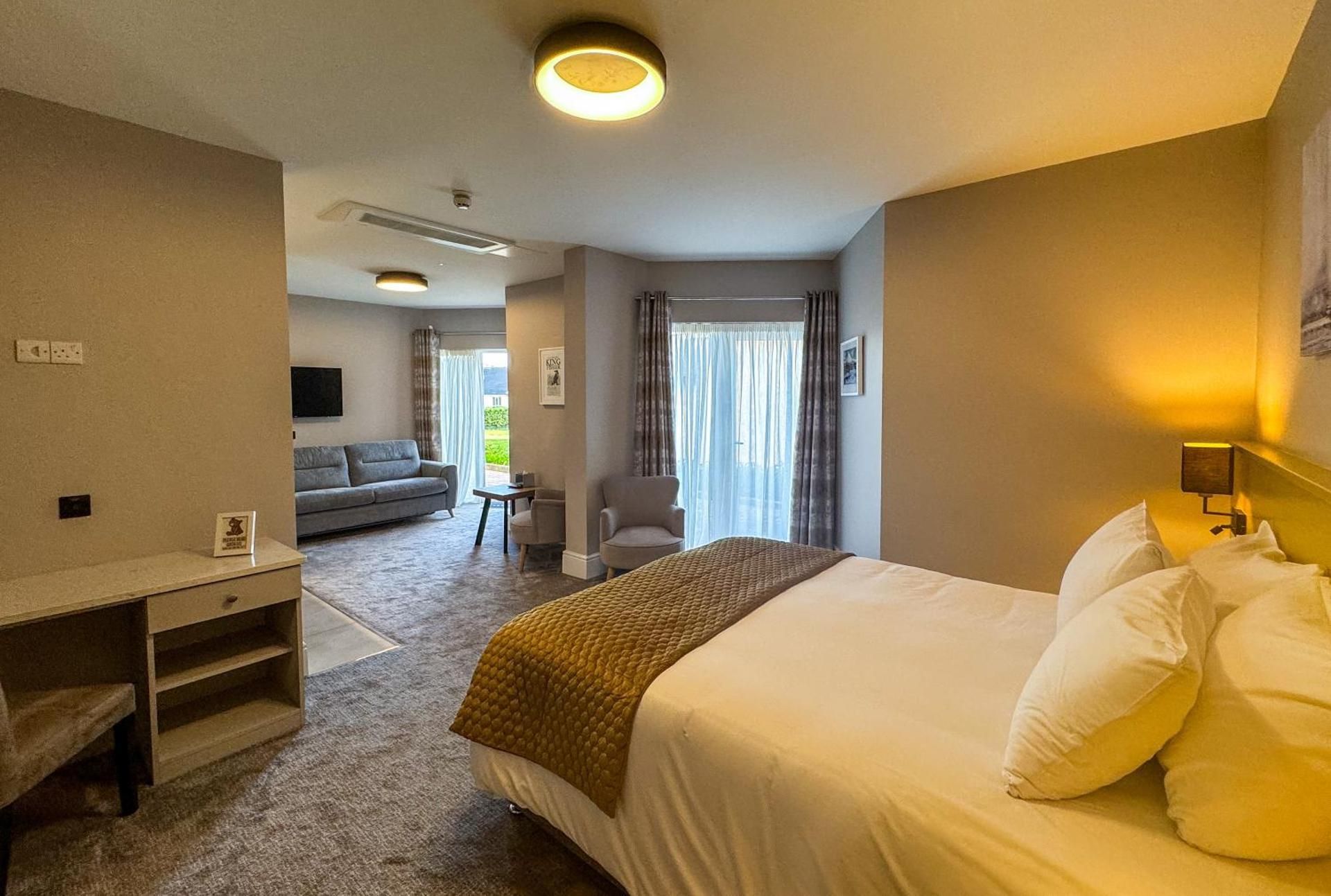 Deluxe King Suite