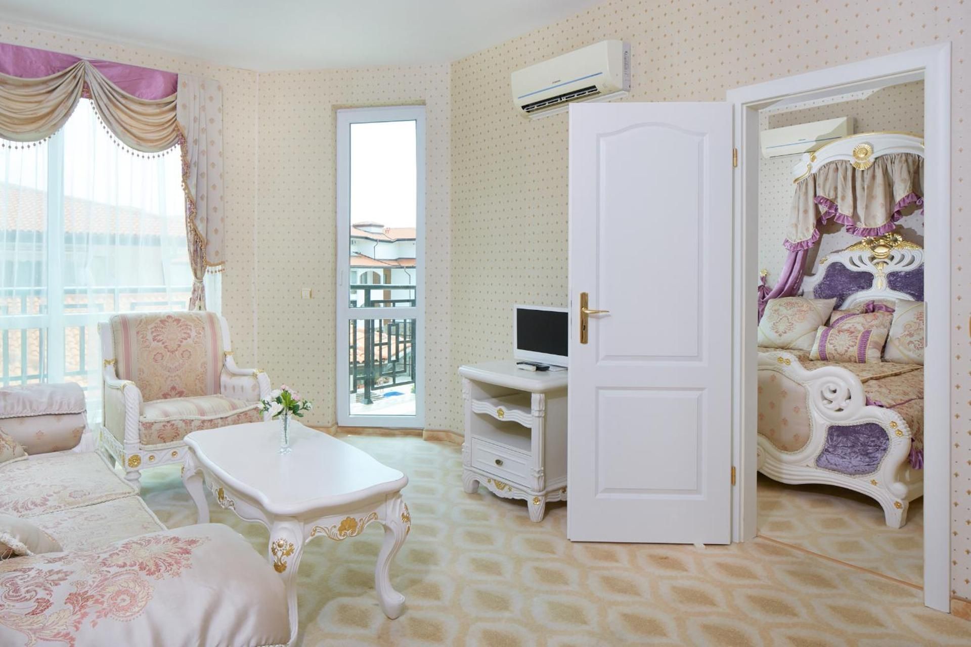 Apartment with Garden View
