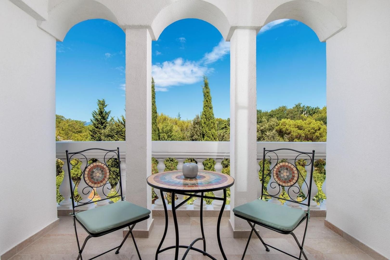 Apartment with Garden View
