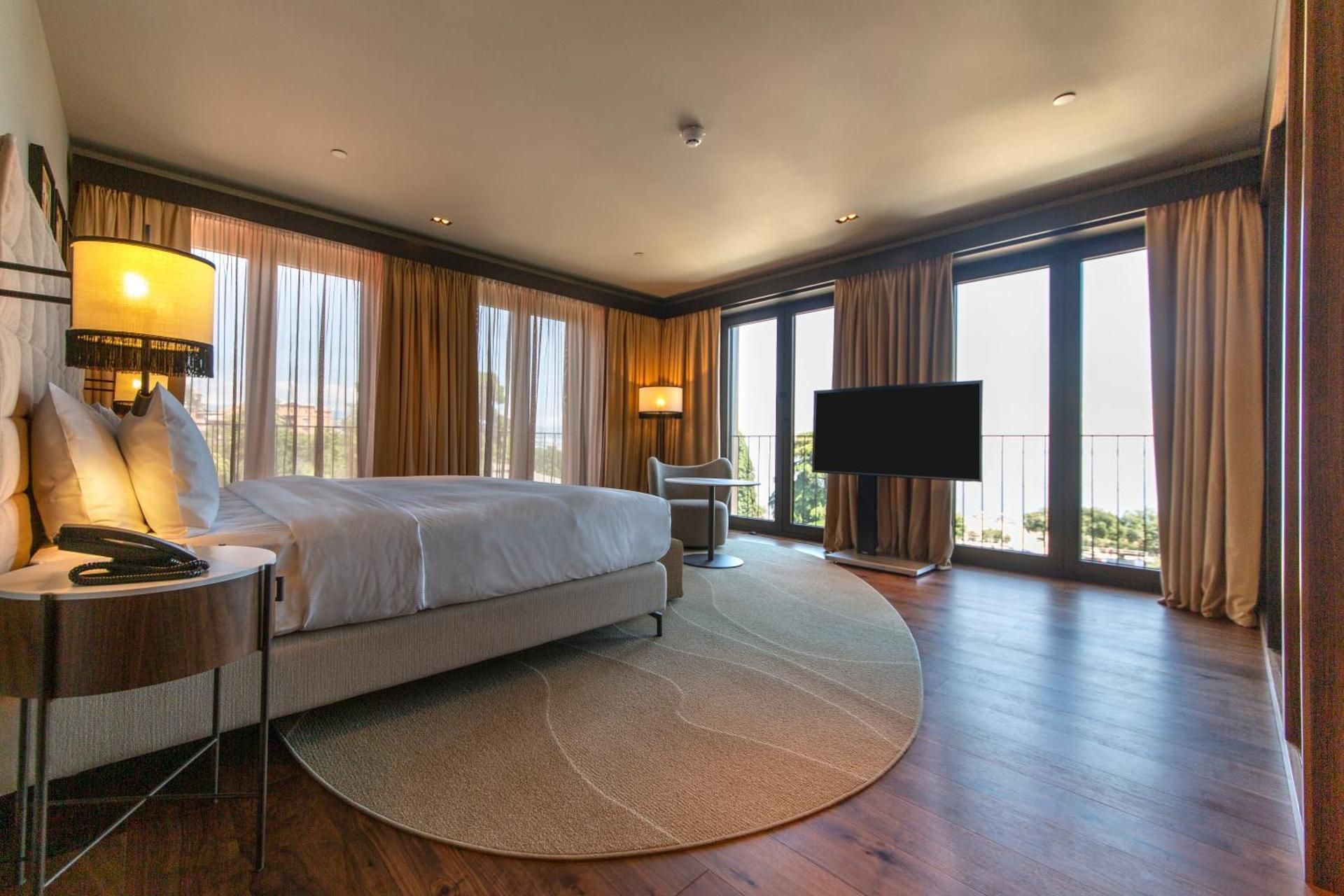 Keight Signature Suite