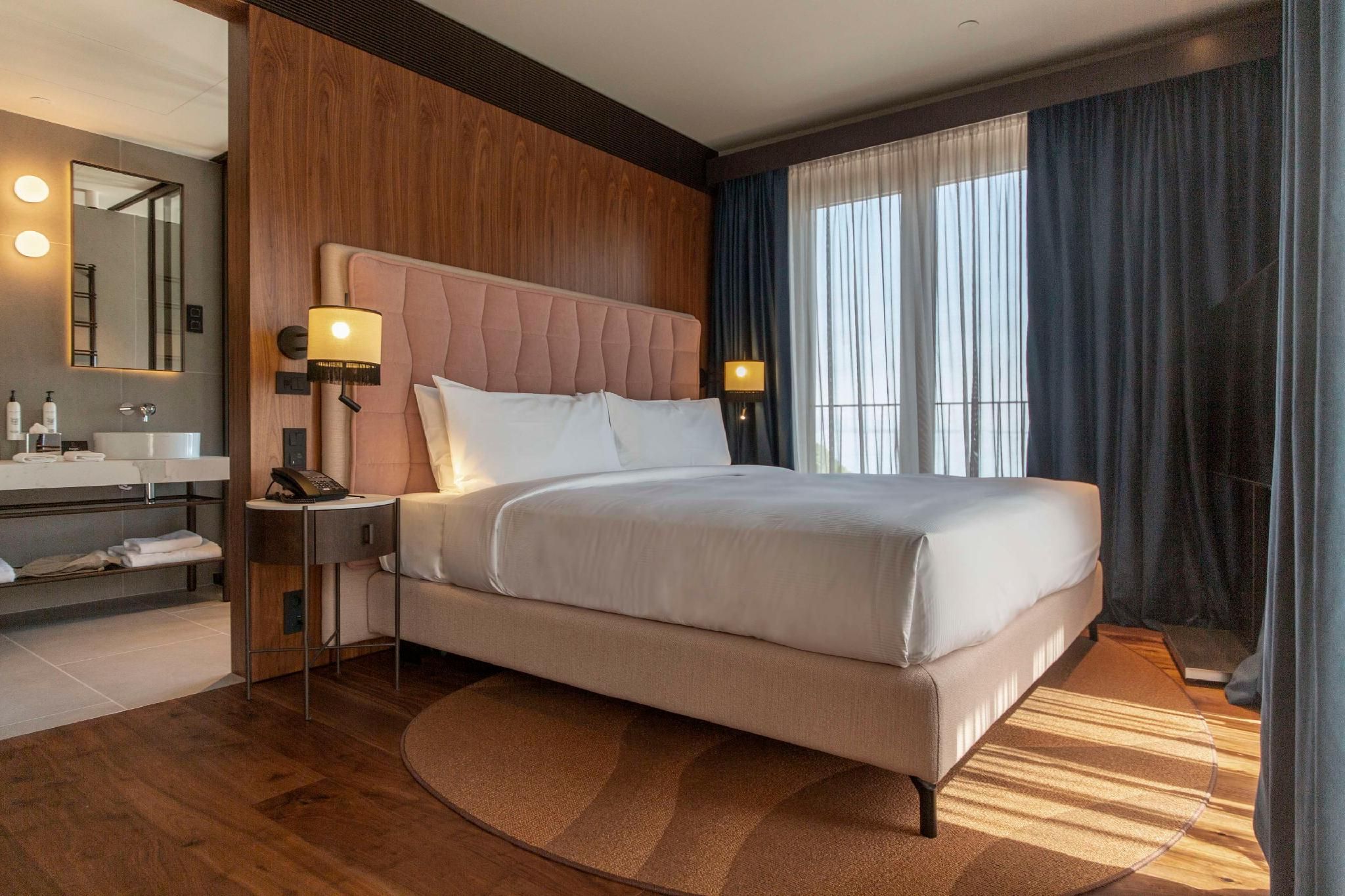 Keight Hotel Opatija, Curio Collection by Hilton King Corner Room