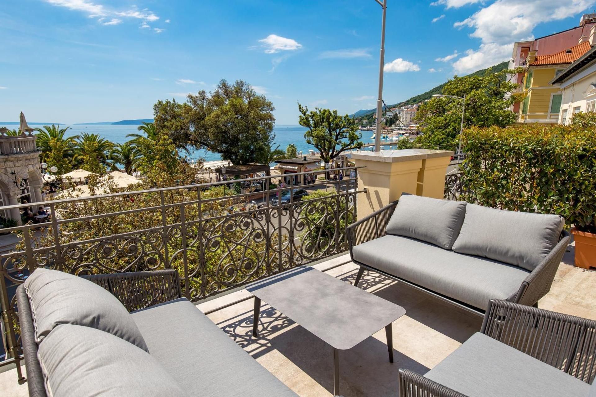 Apartment with Sea View