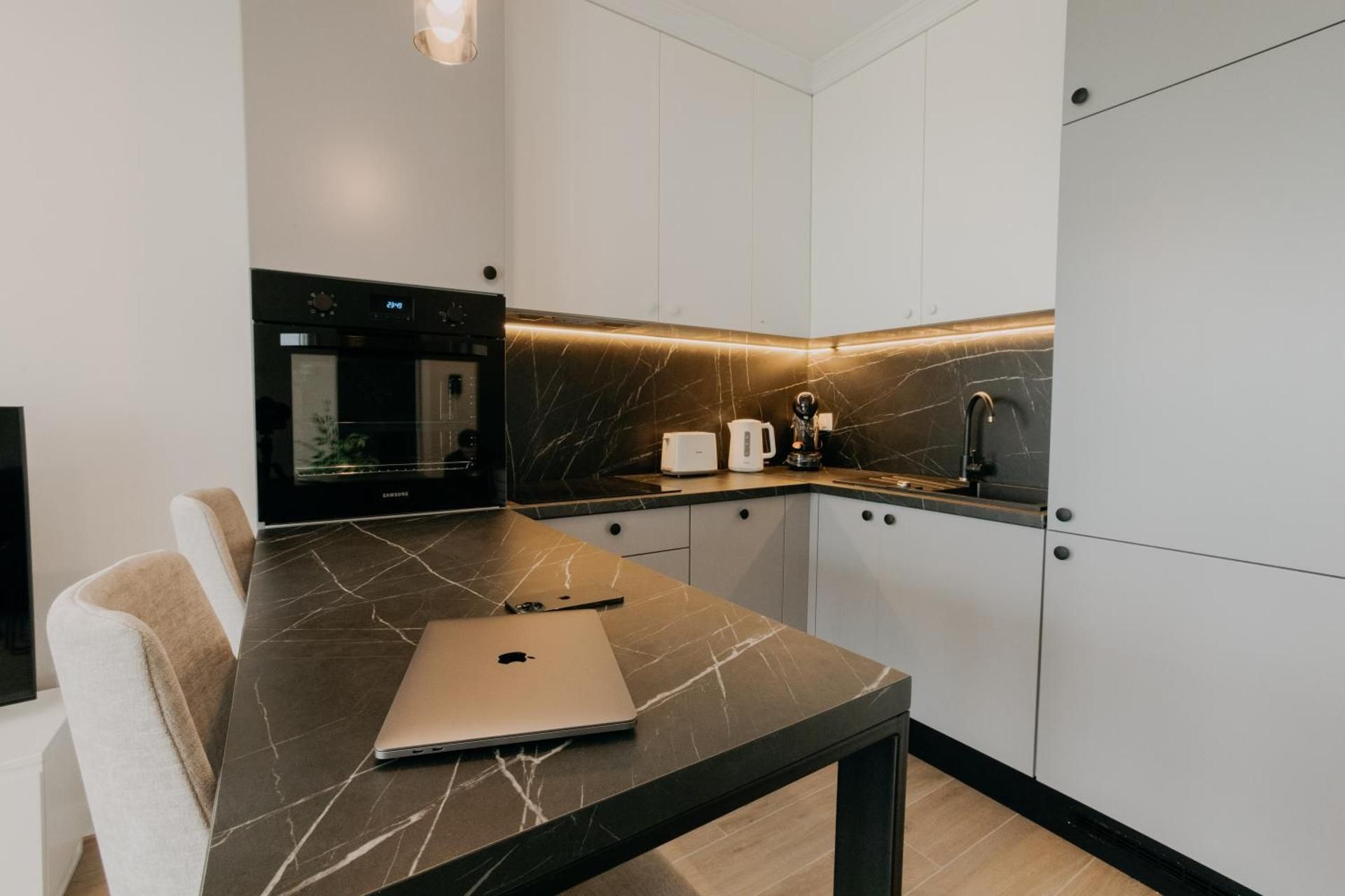 One-Bedroom Apartment 102 1st floor