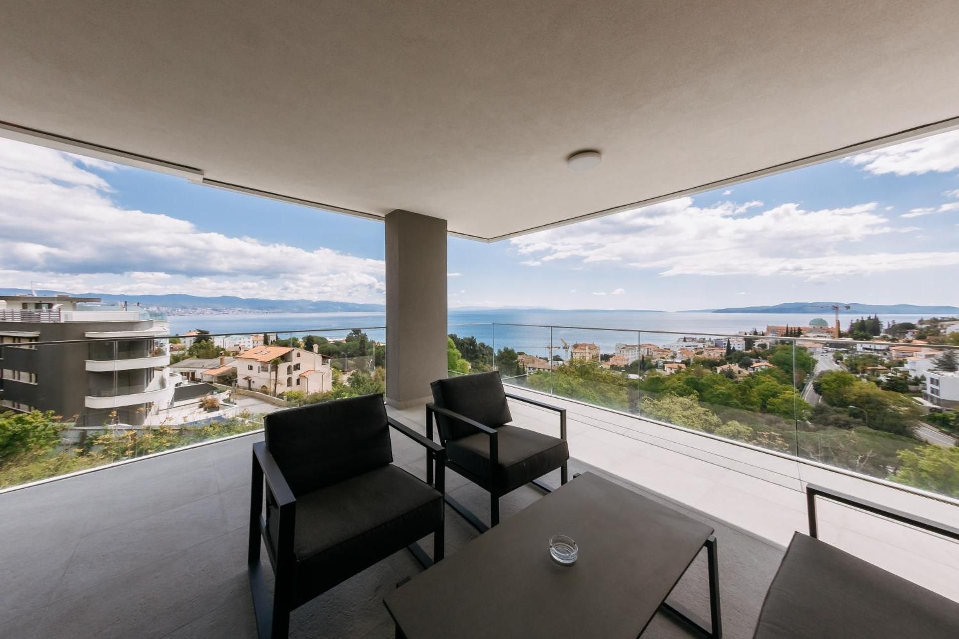 Three-Bedroom Apartment 208 2nd floor