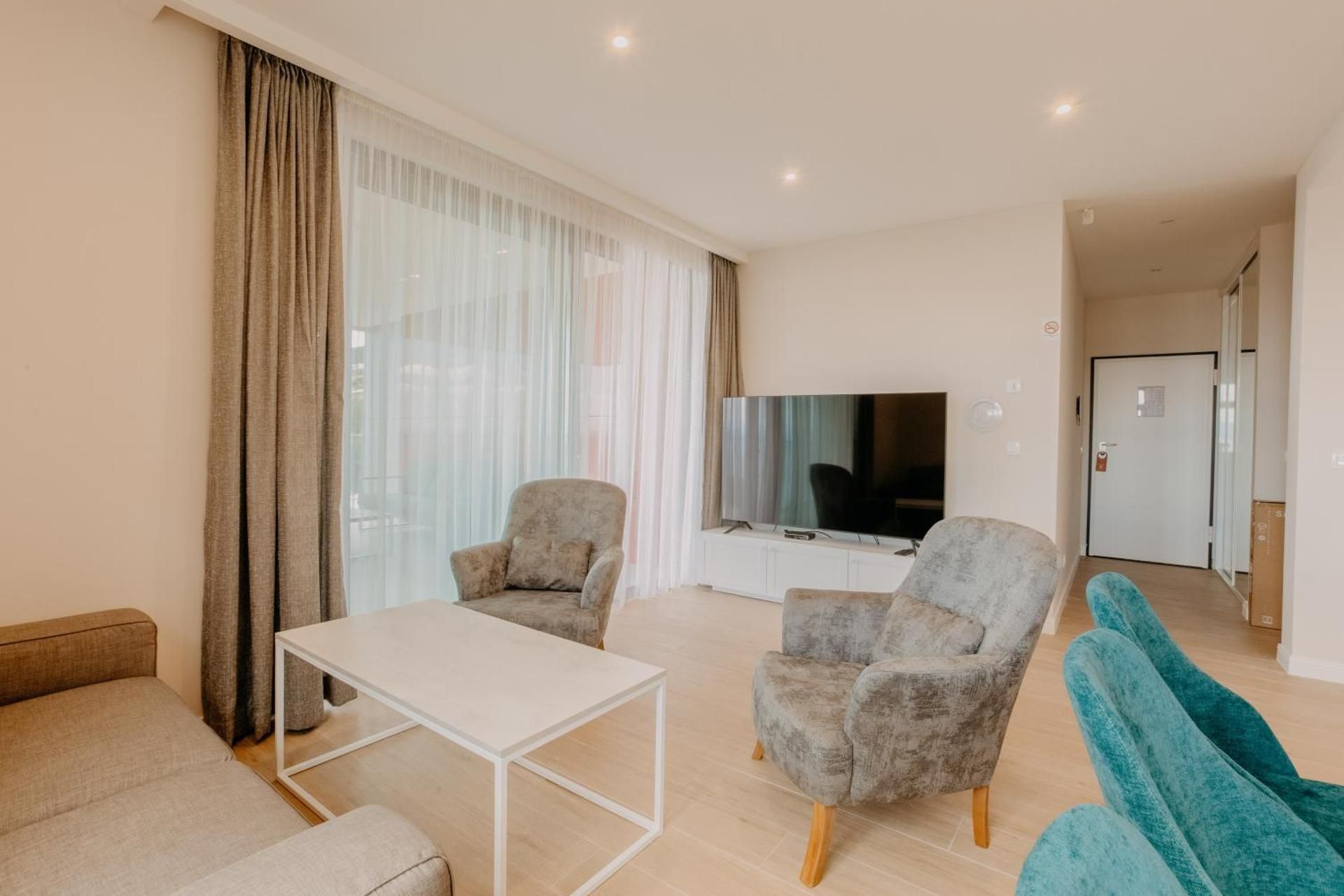 Three-Bedroom Apartment 208 2nd floor
