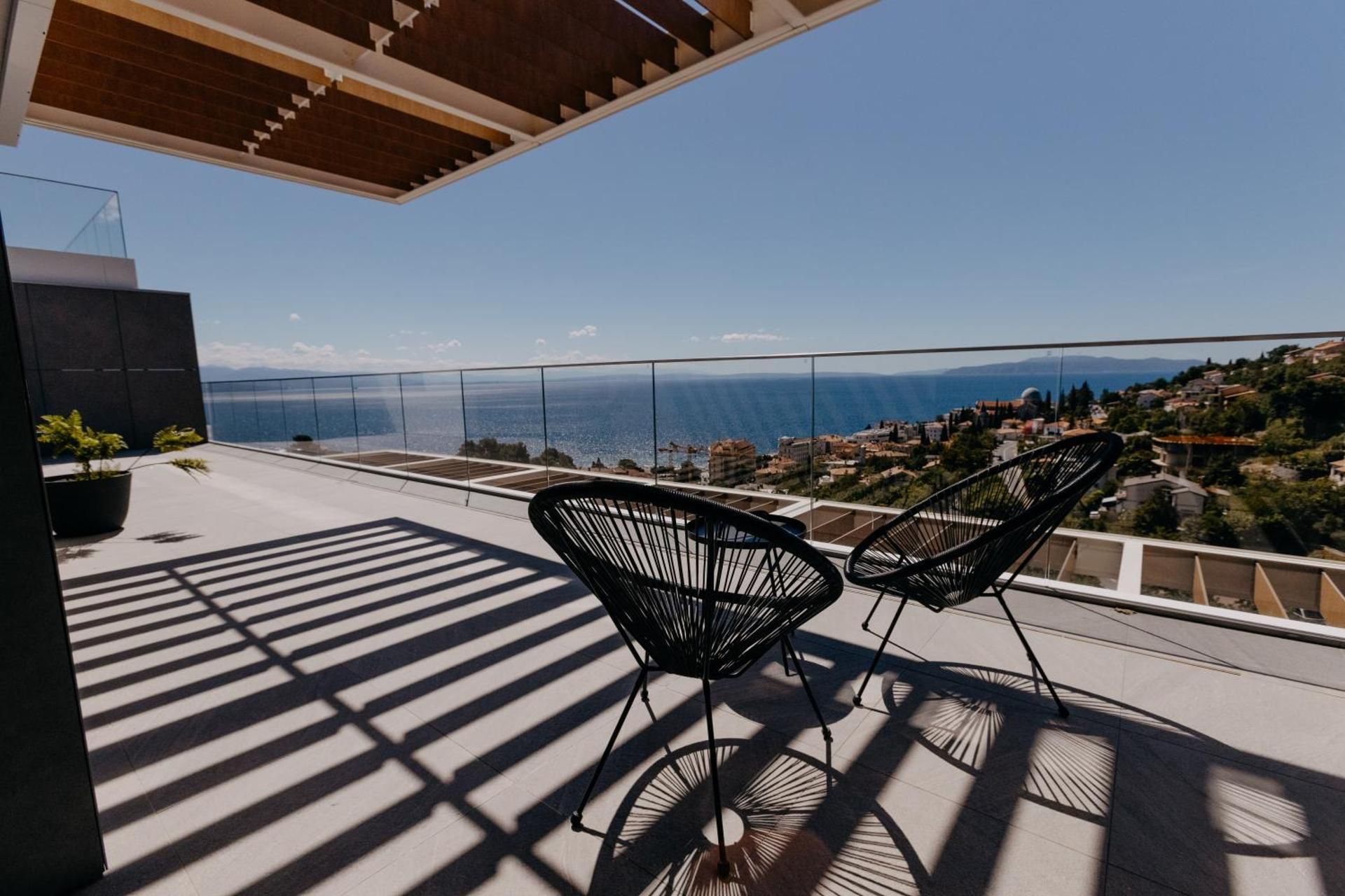 Three-Bedroom Apartment 403 4th floor