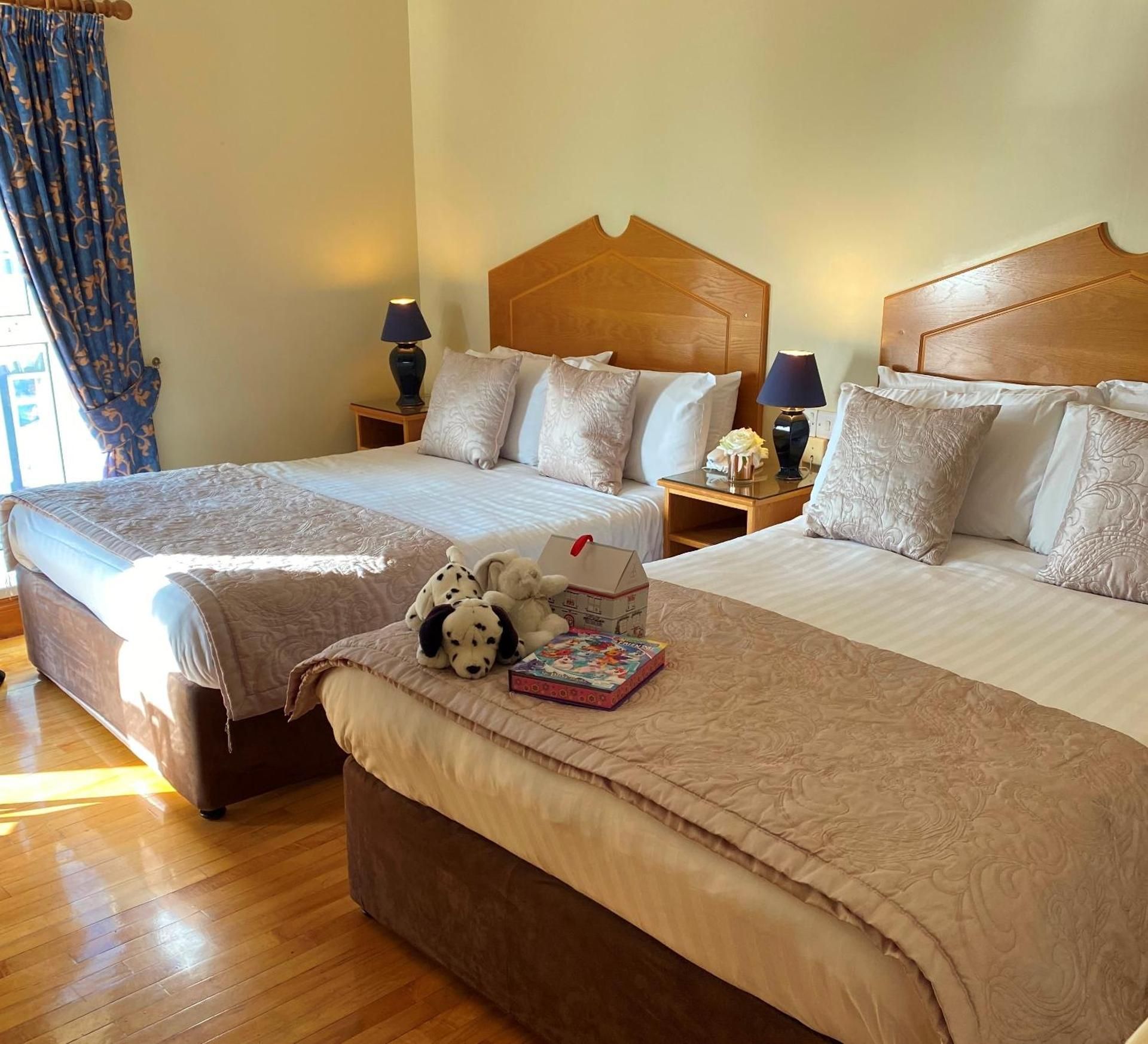 Family Room (2 Double Beds)