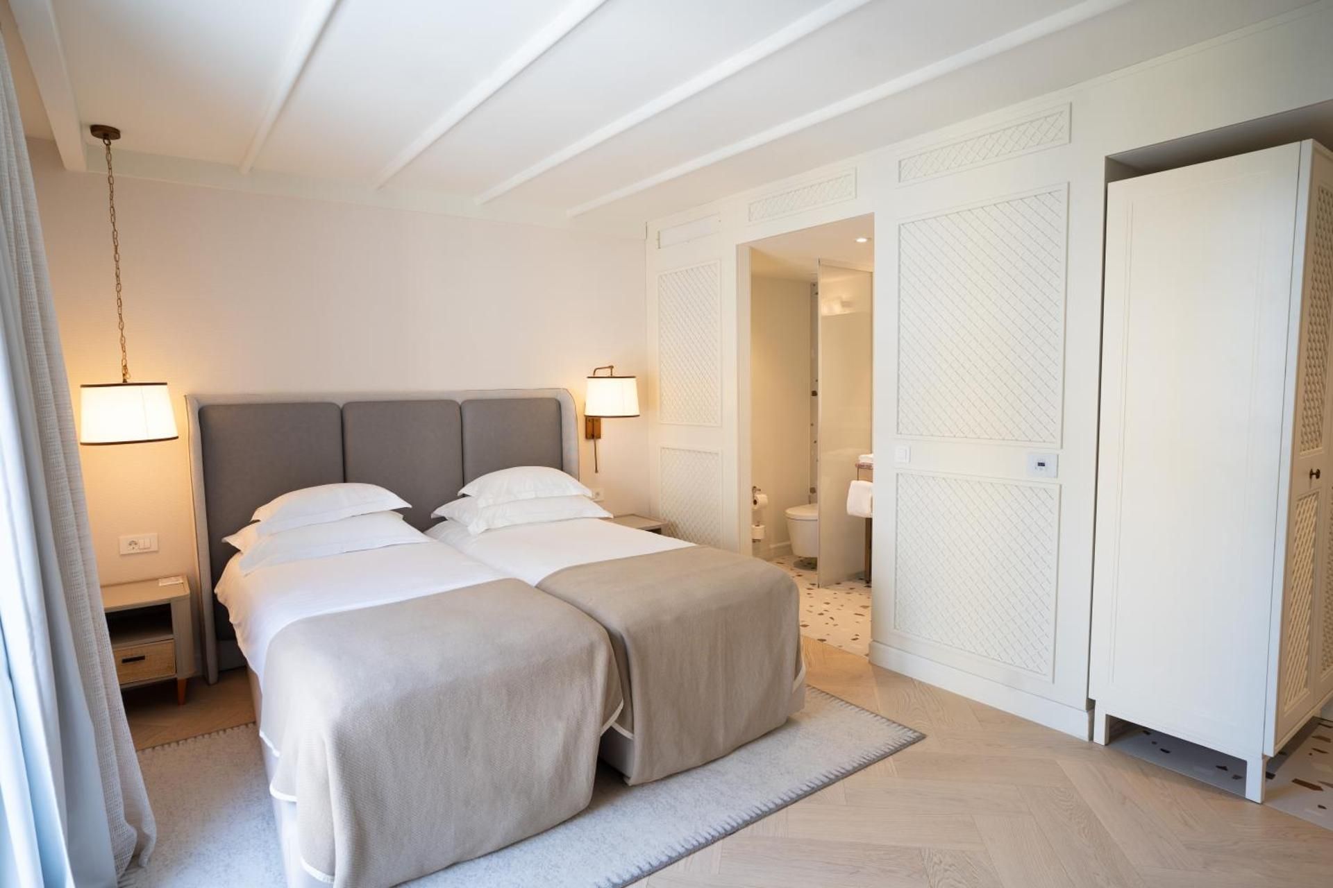 Double or Twin Room with City View- Villa Camellia