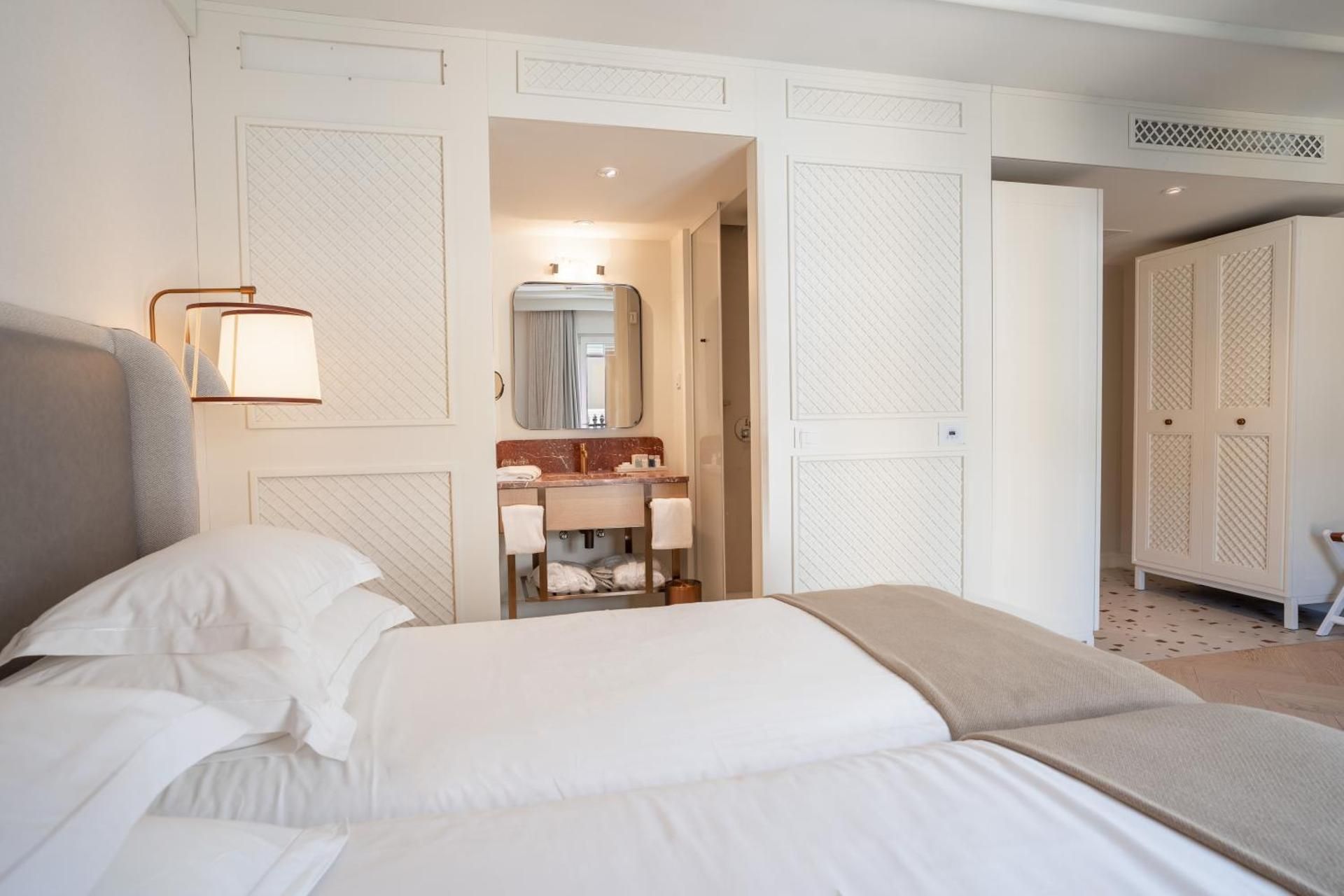 Double or Twin Room with Sea View- Villa Camellia