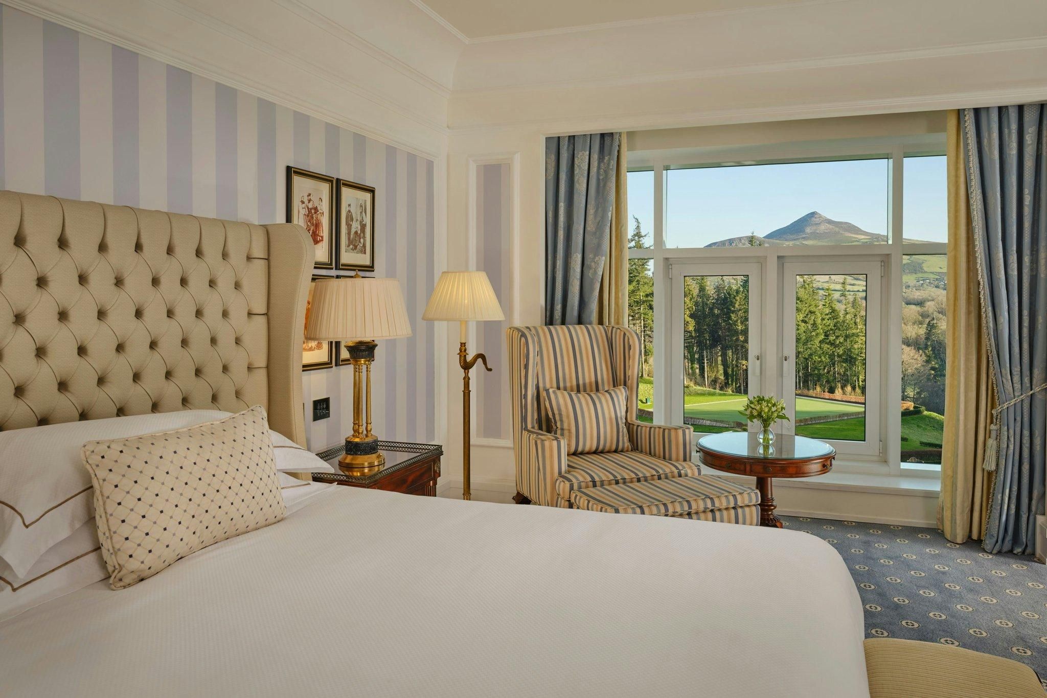 Deluxe Guest room, 1 King, Mountain view