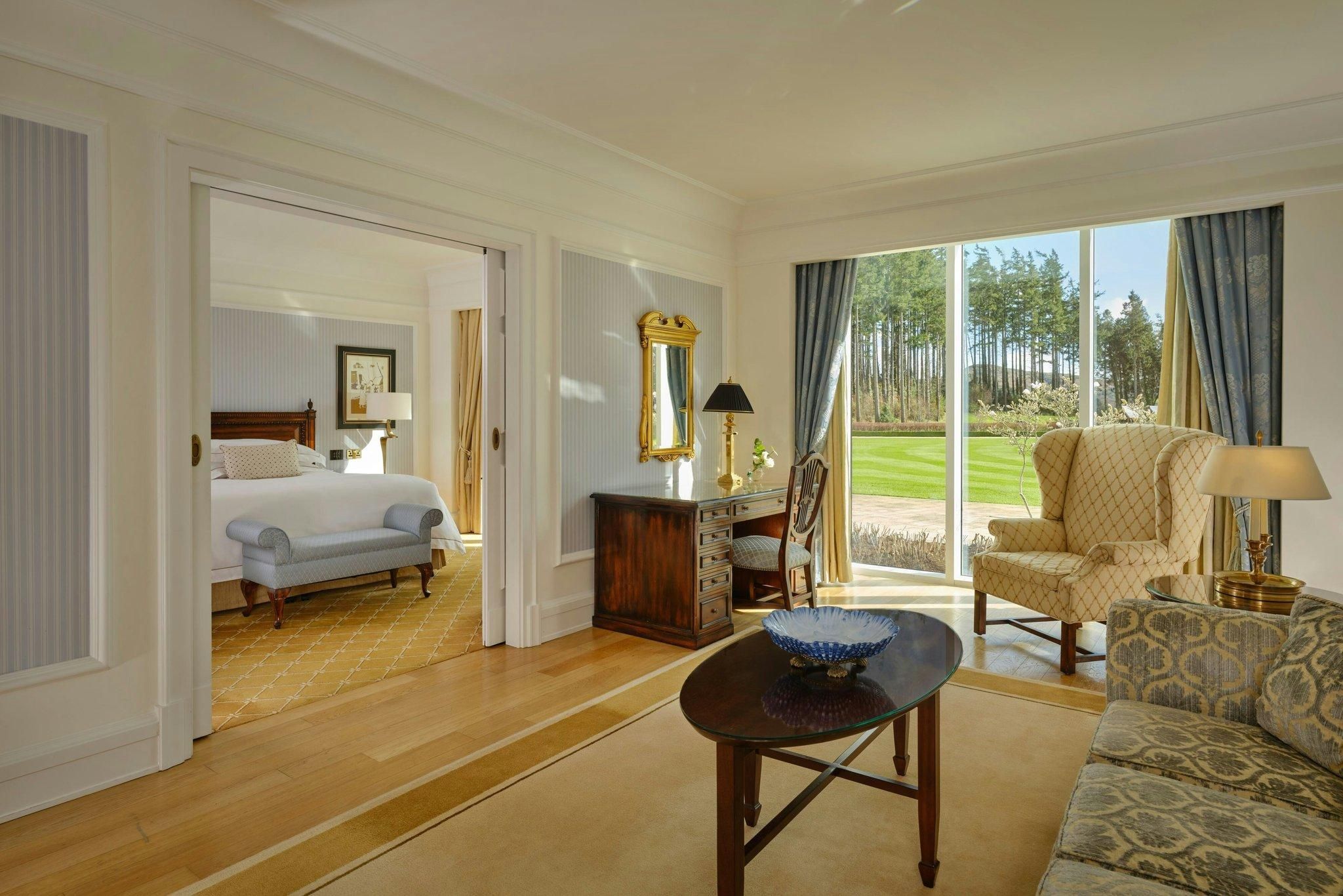 1 Bedroom Suite, 1 King, Mountain view