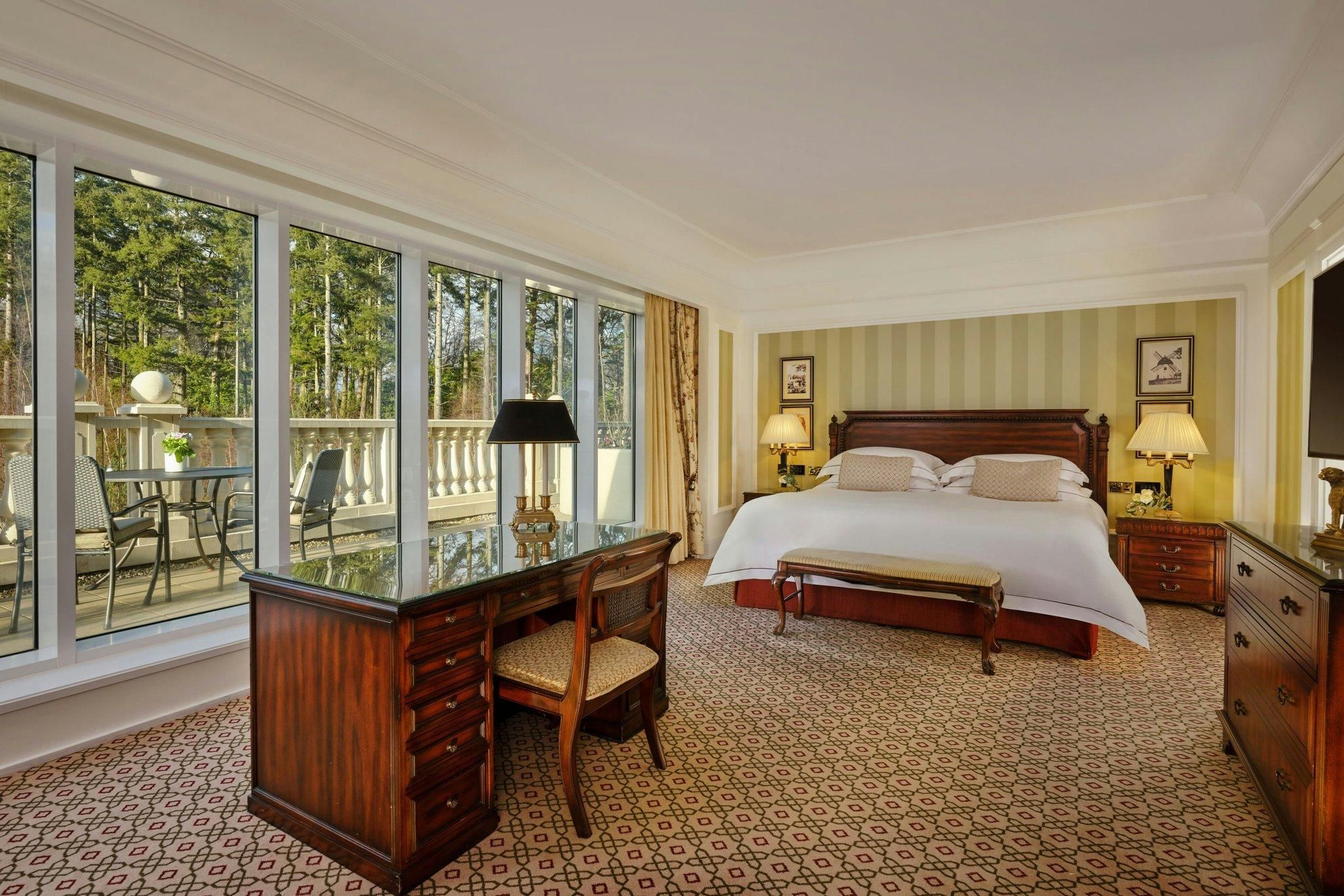 Superior, Larger Guest room, 1 King, High floor, Balcony