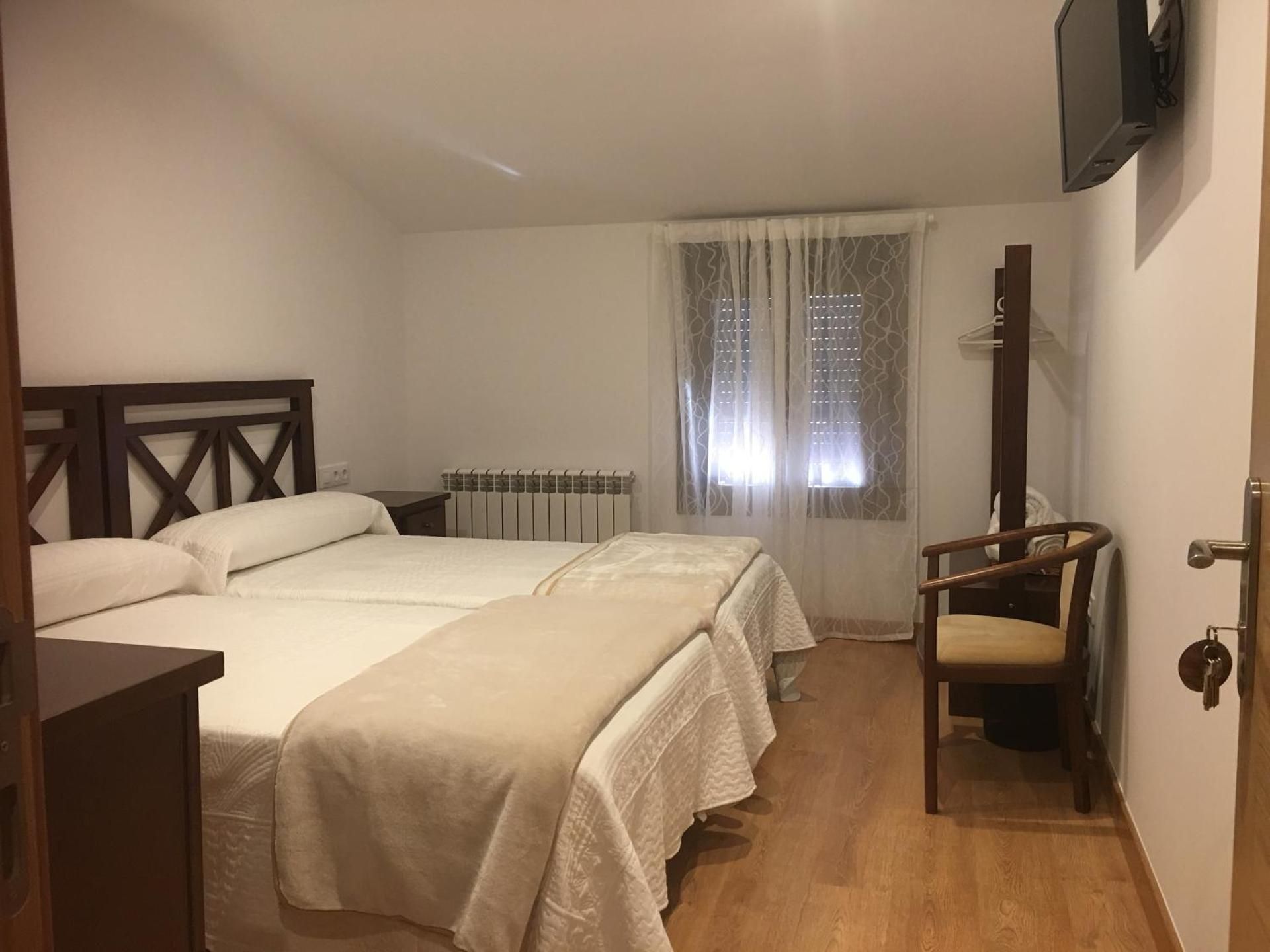 Deluxe Room (2 Adults + 1 Child)