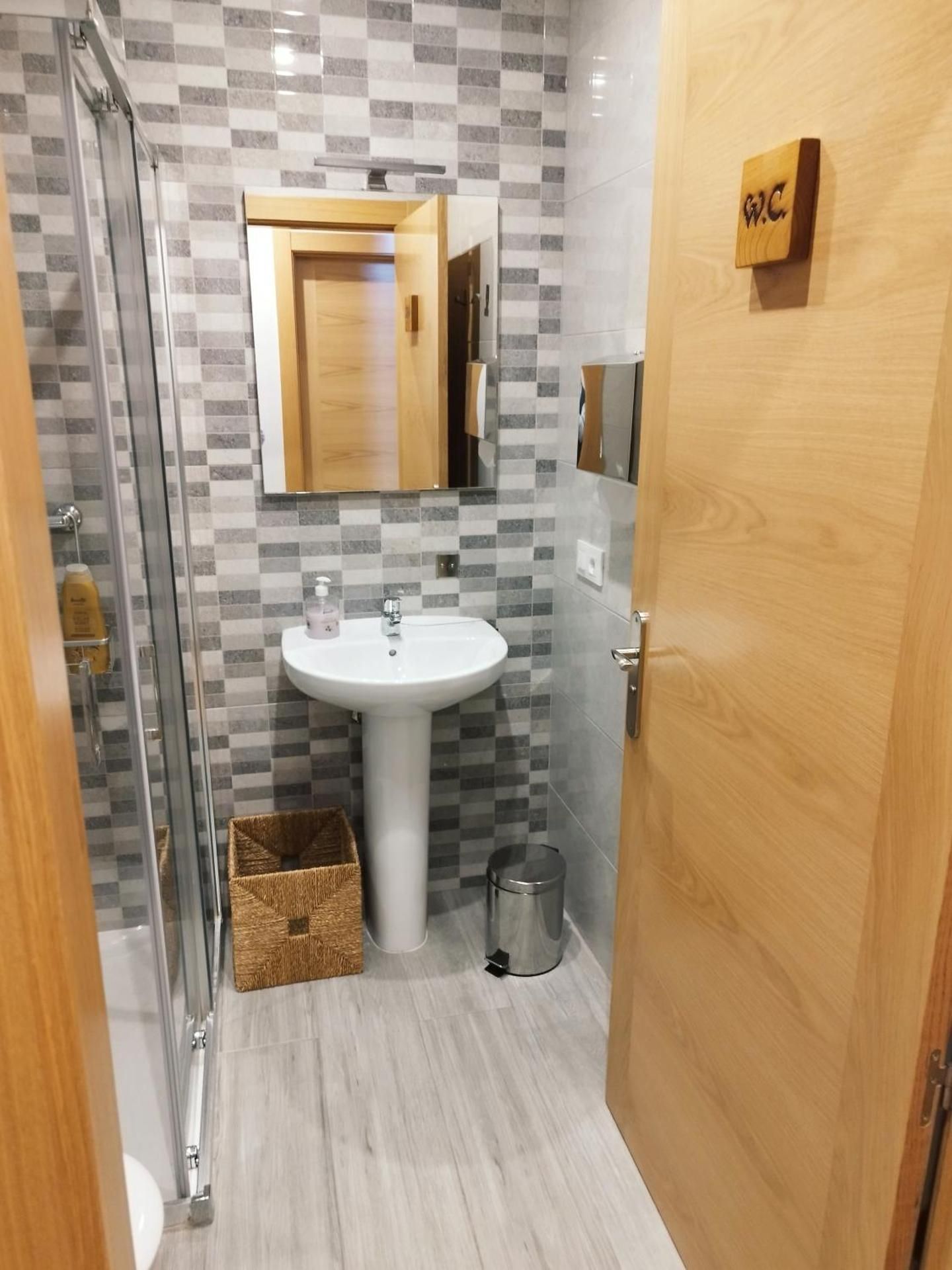 Deluxe Room (2 Adults + 1 Child)