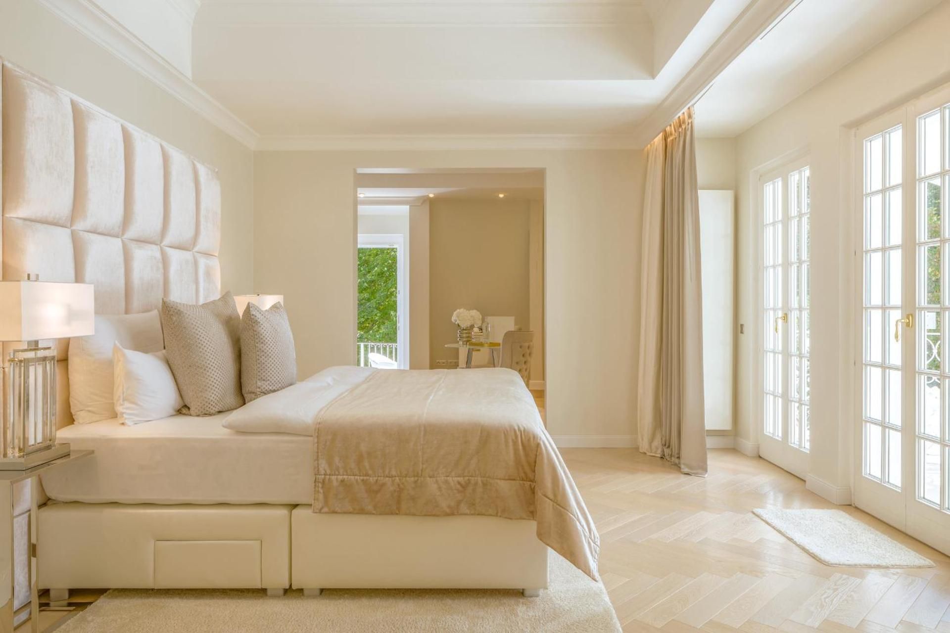 Suite with Lake View