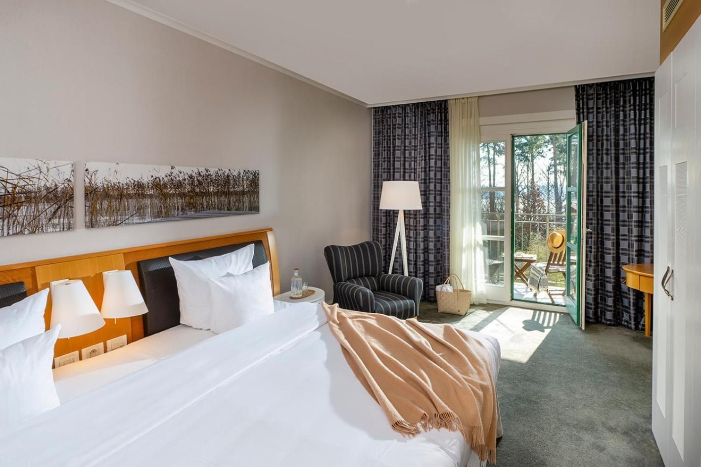Suite with Lake View