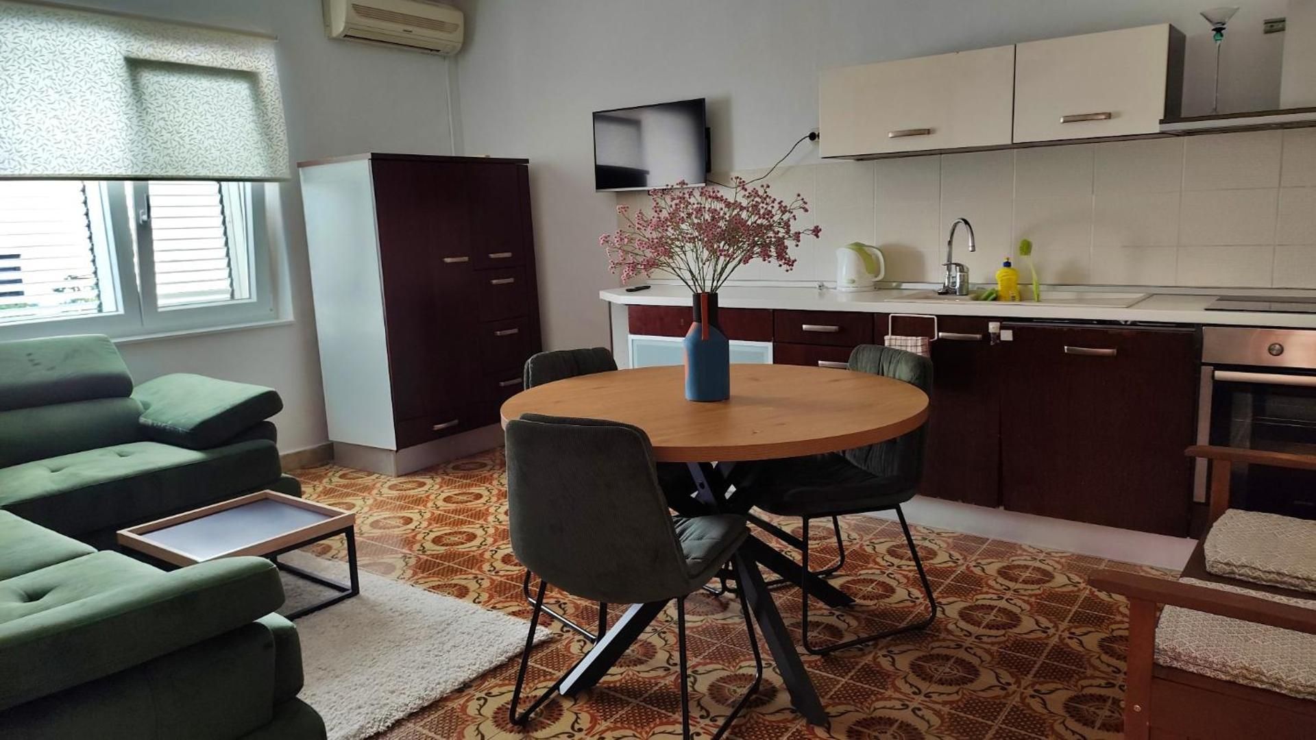 Apartment with Garden View