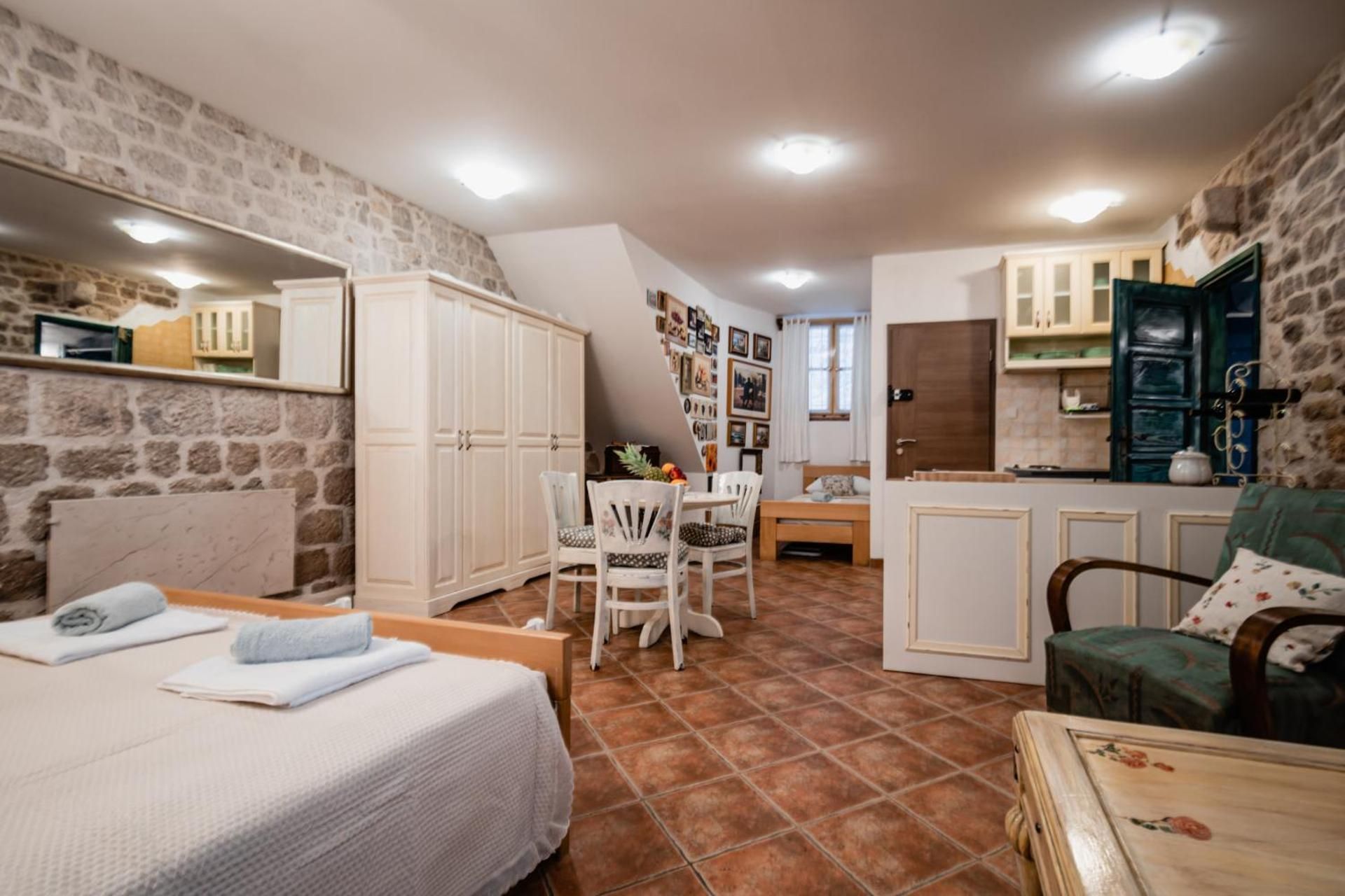 Studio Apartment