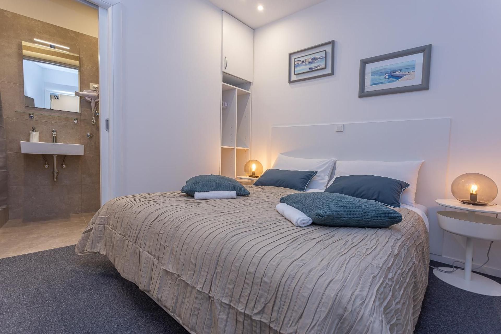 Double Room with Shared Kitchen & Terrace