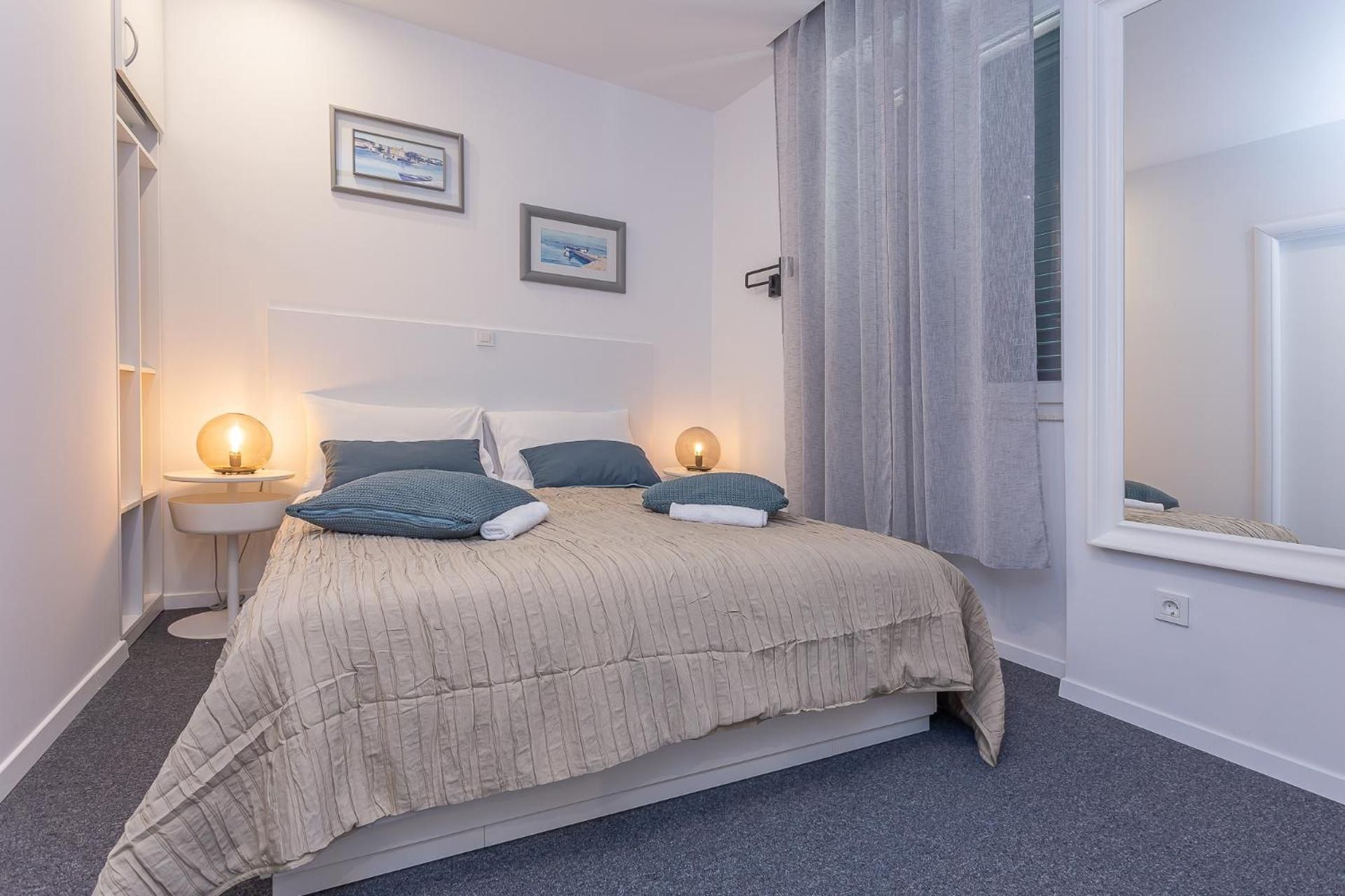 Double Room with Shared Kitchen & Terrace