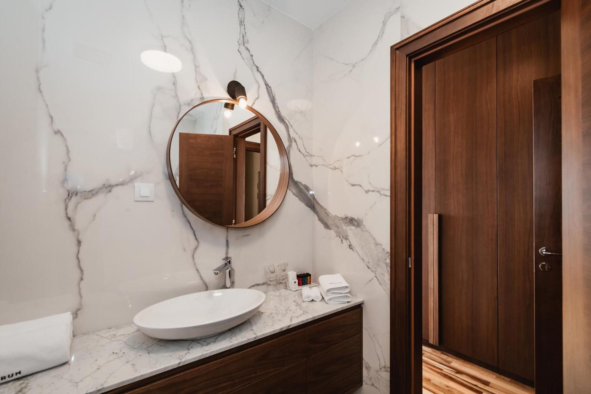 Luxury Three-Bedroom Apartment with Terrace and Sauna