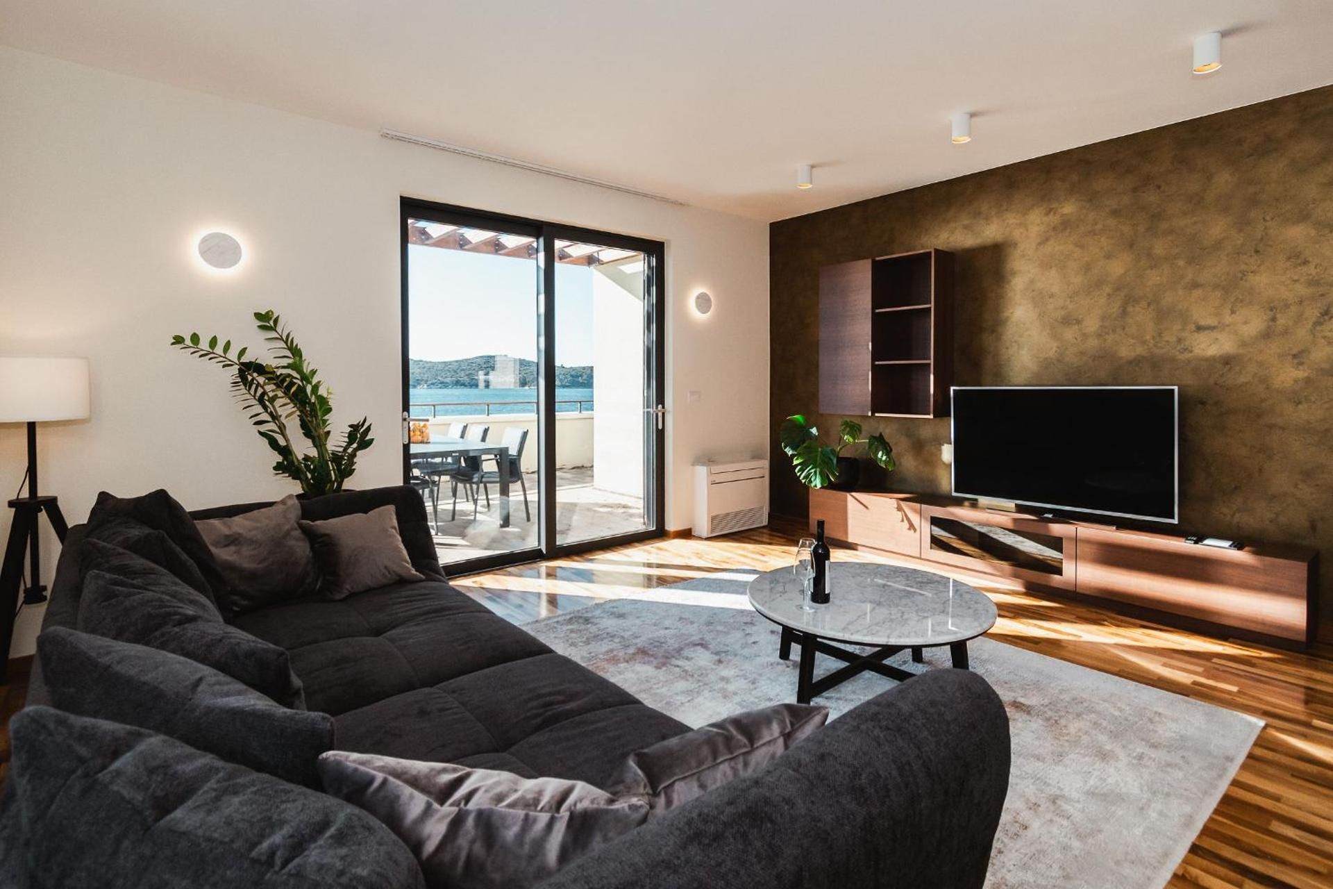 Luxury Three-Bedroom Apartment with Terrace and Sauna