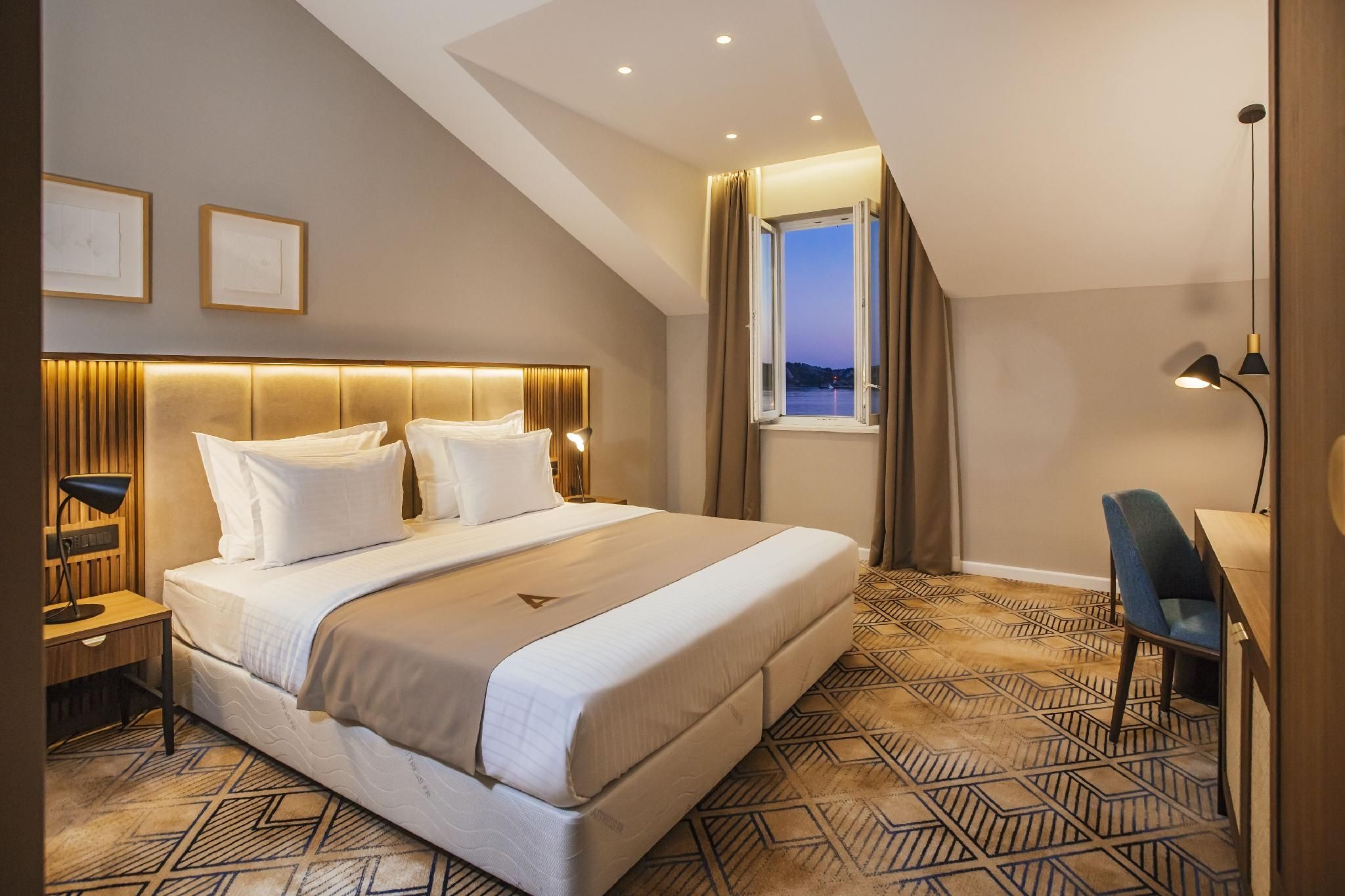 Deluxe Double or Twin Room with Sea View