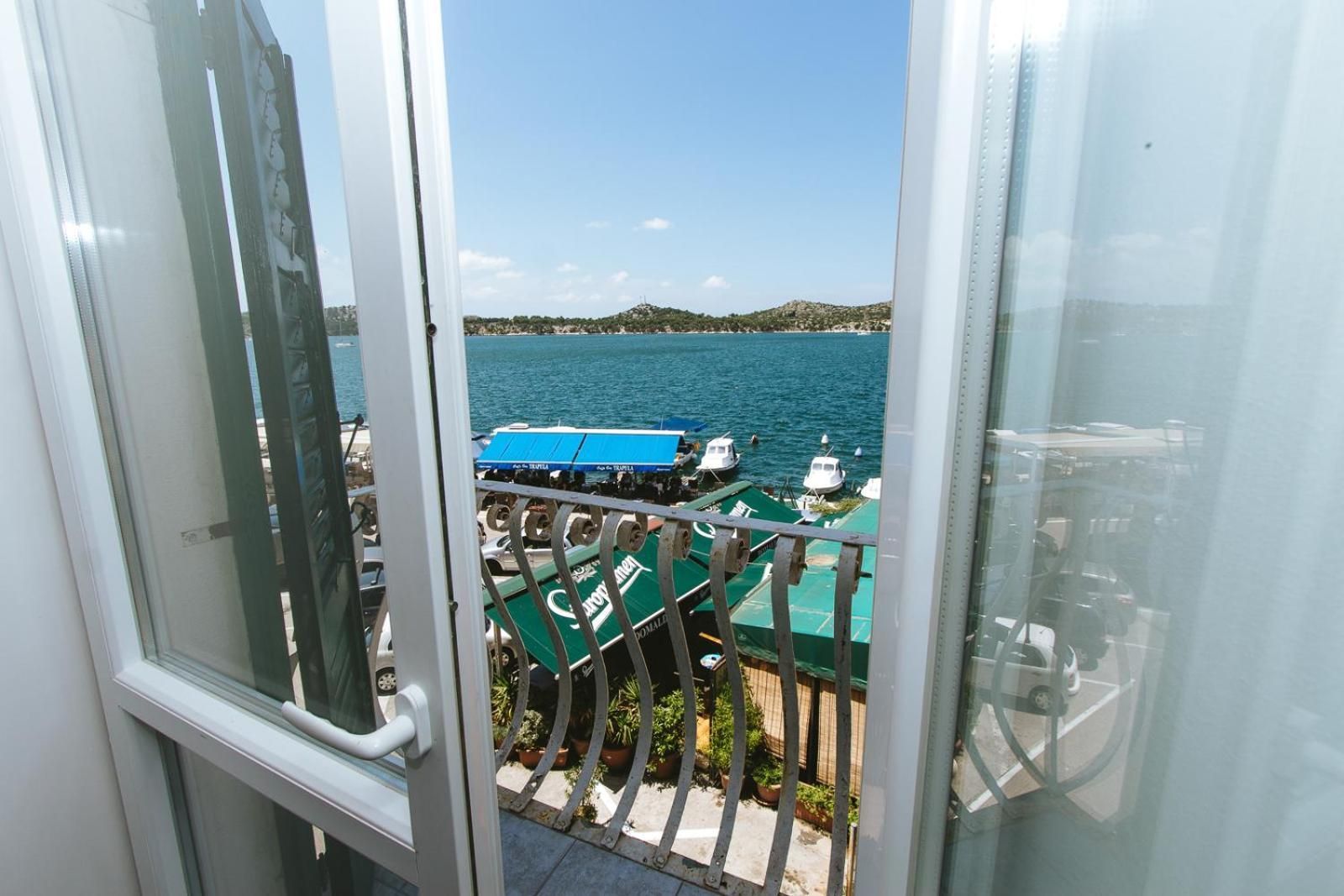 One Bedroom Apartment with Balcony and Sea View