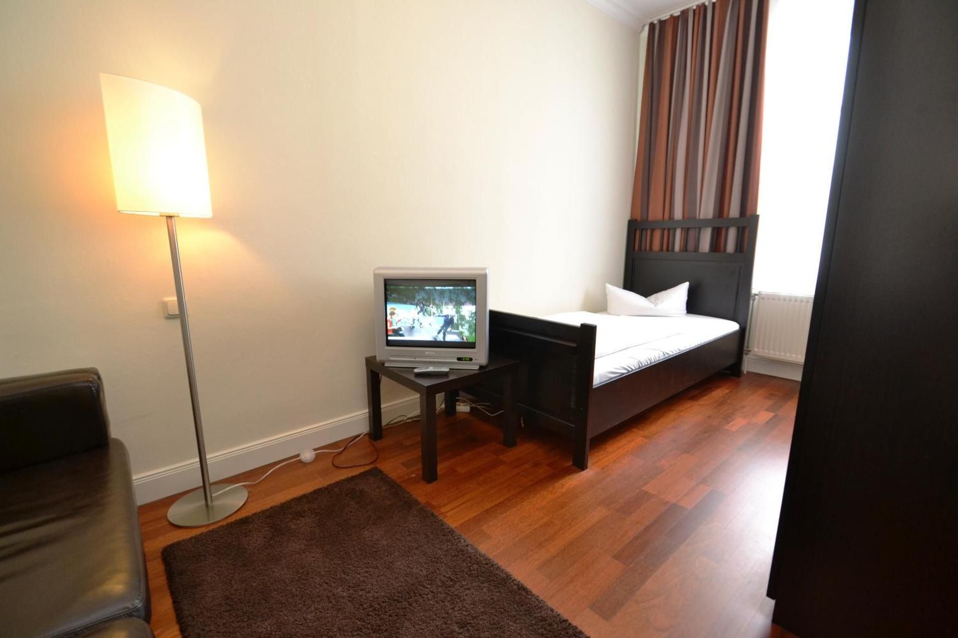 Family Room (3 Adults)