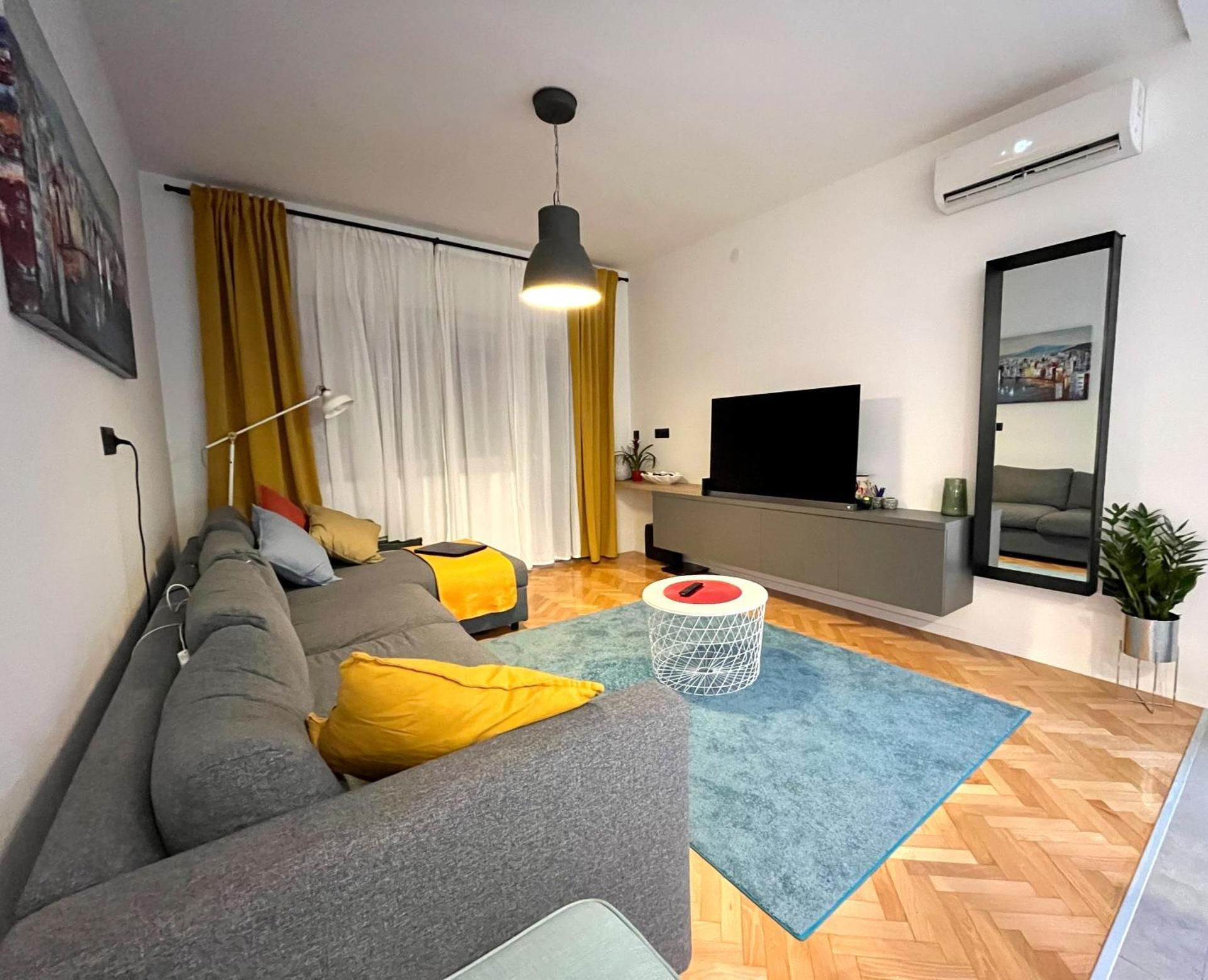 Deluxe Apartment