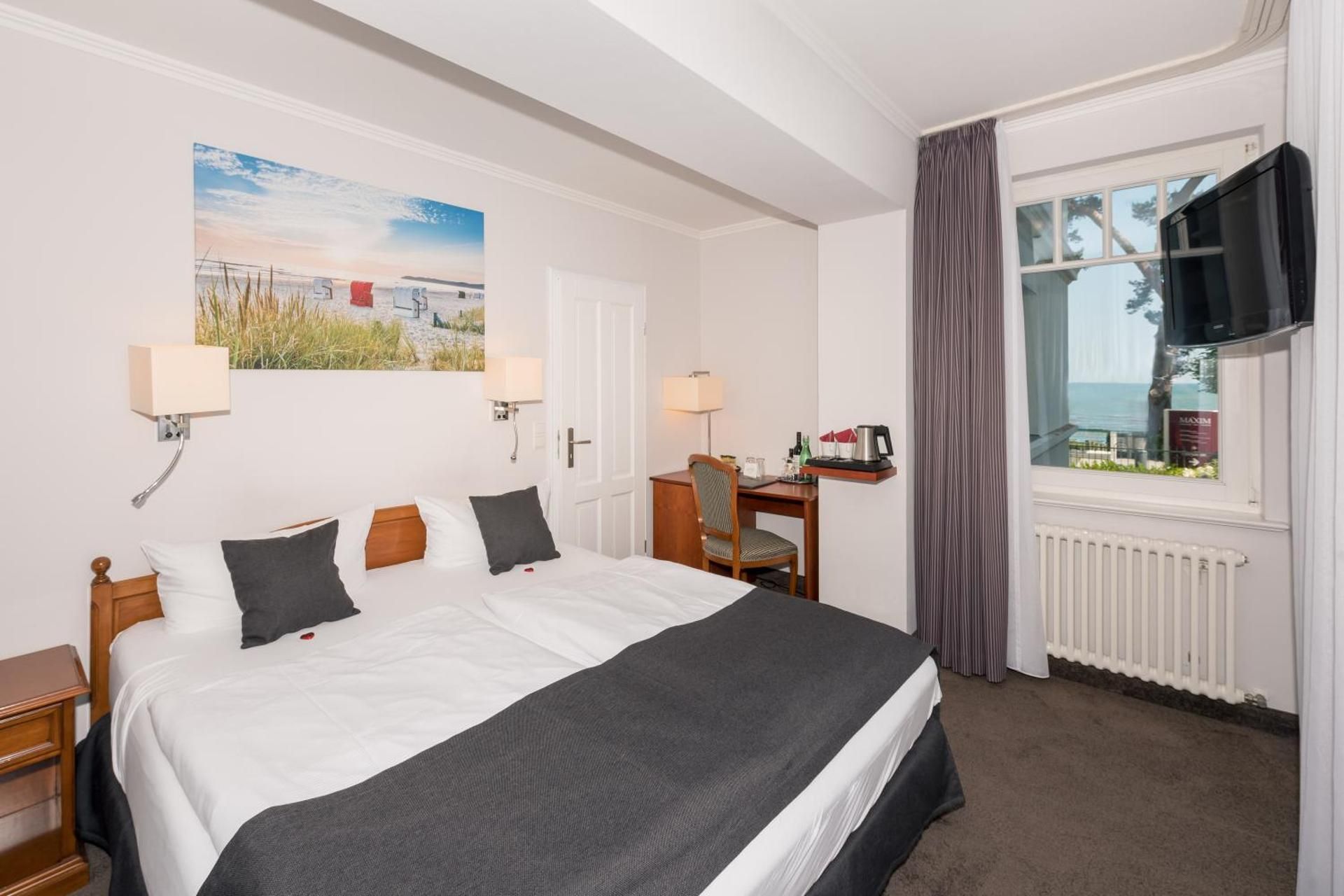 Double Room with Partial Sea View