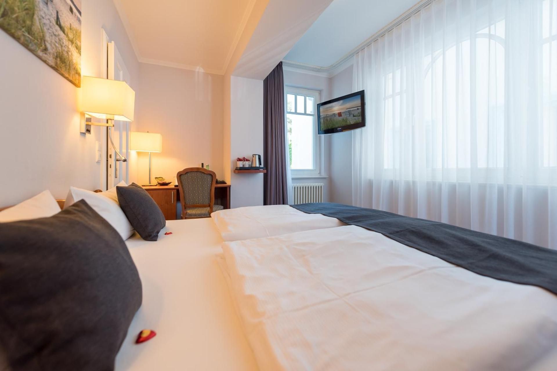 Double Room with Partial Sea View