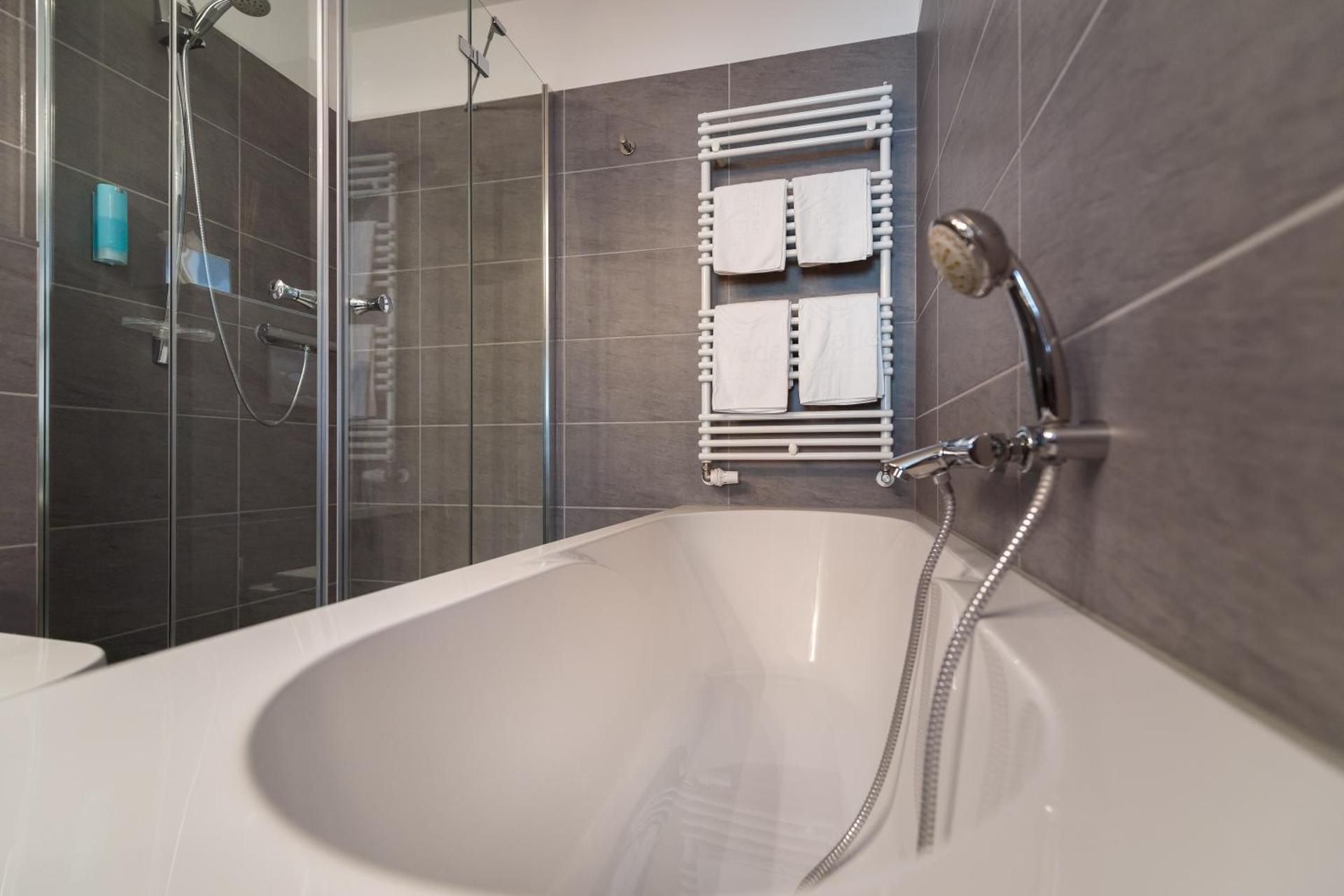 Junior Suite with Partial Sea View