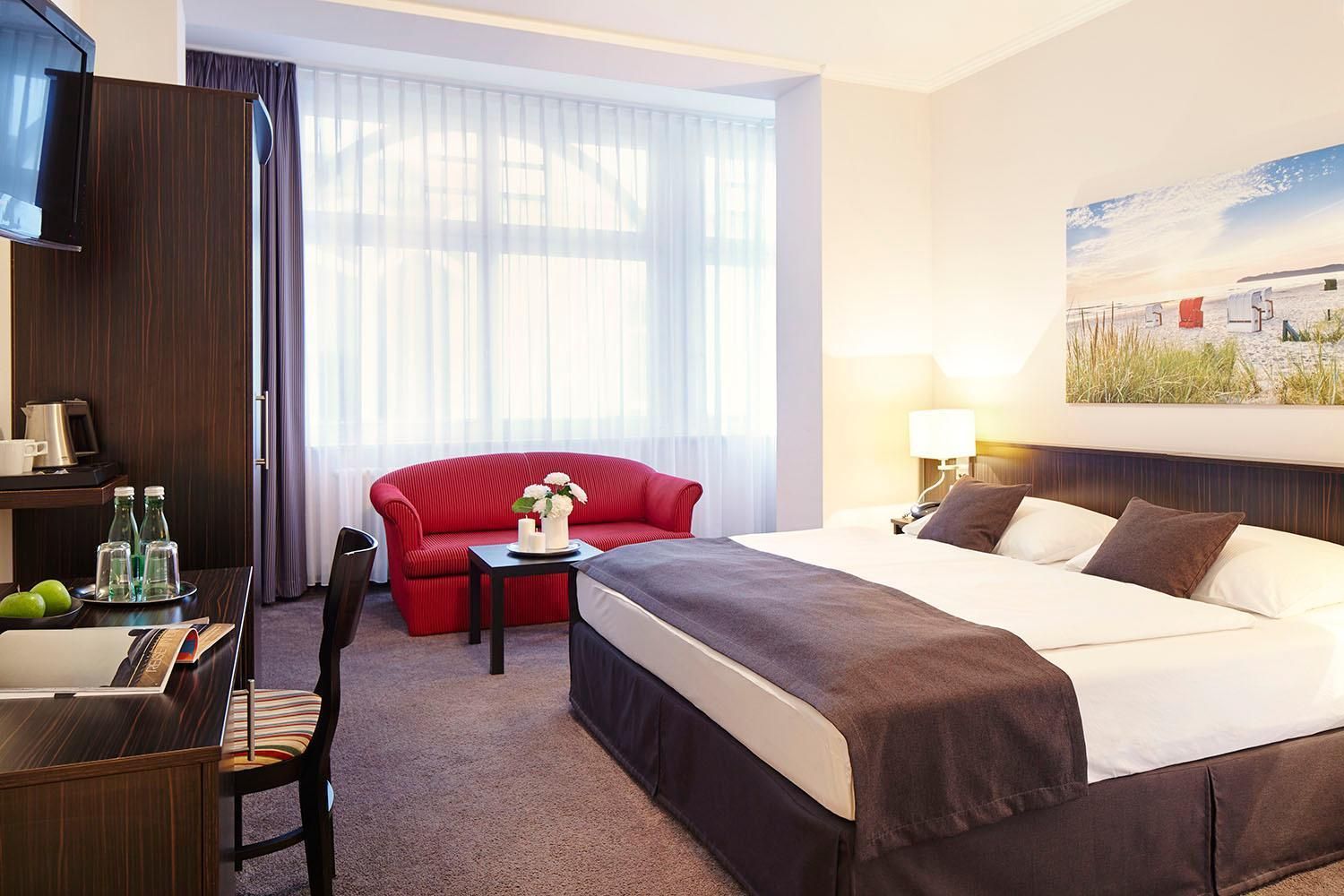 Junior Suite with Partial Sea View