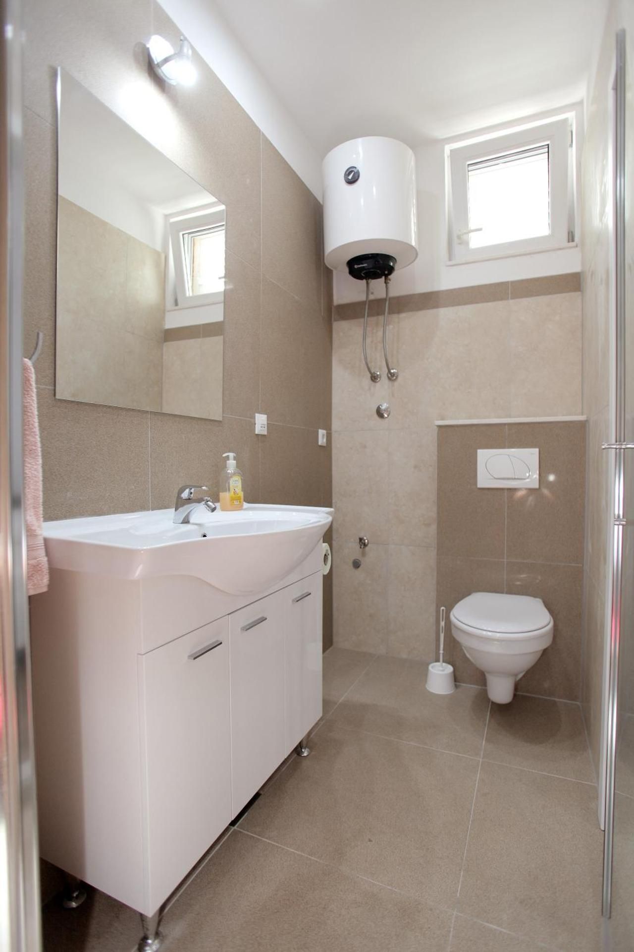 Guesthouse Kate Deluxe King Room 2