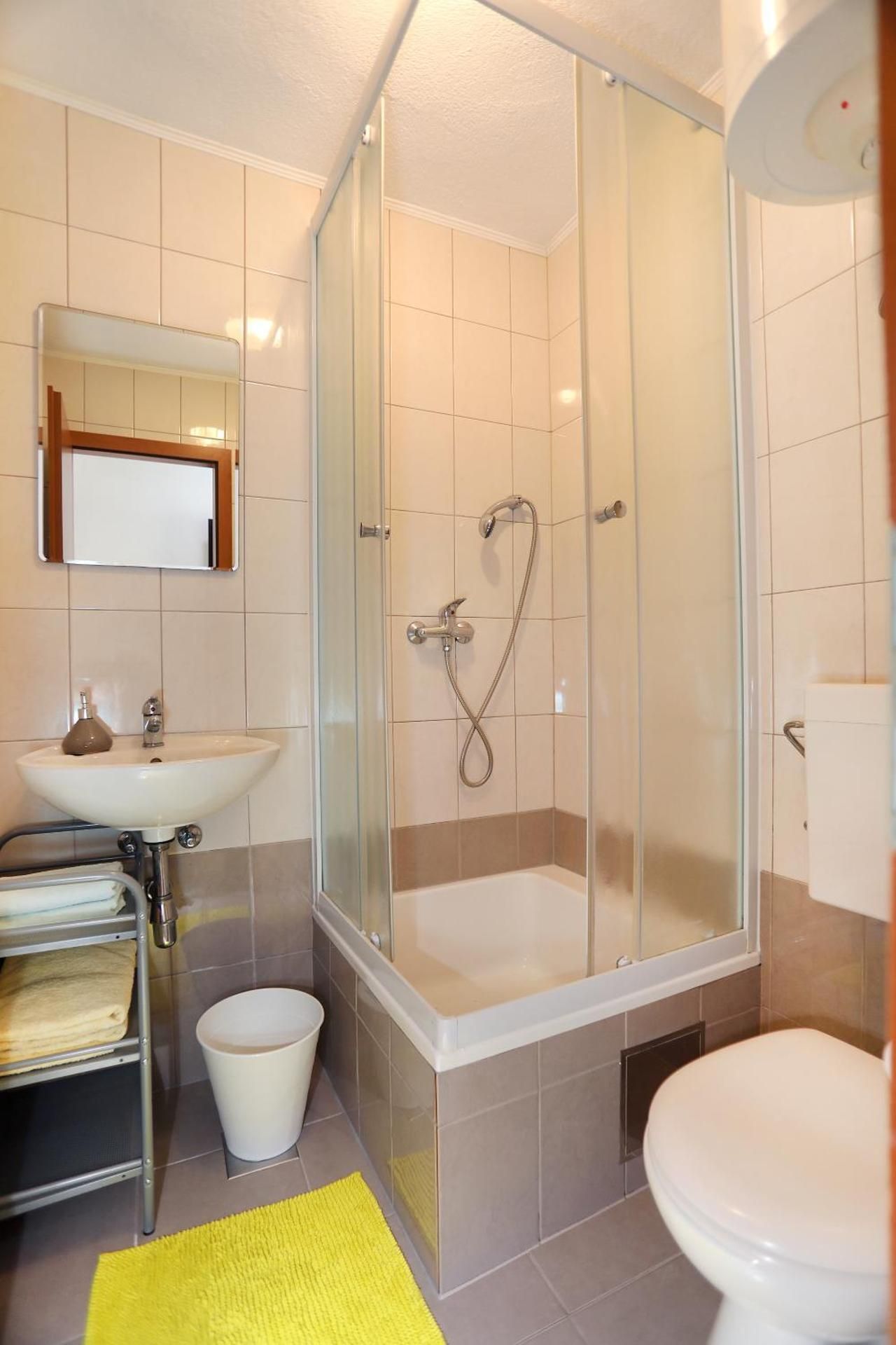 Guesthouse Kate Standard Queen Room 3