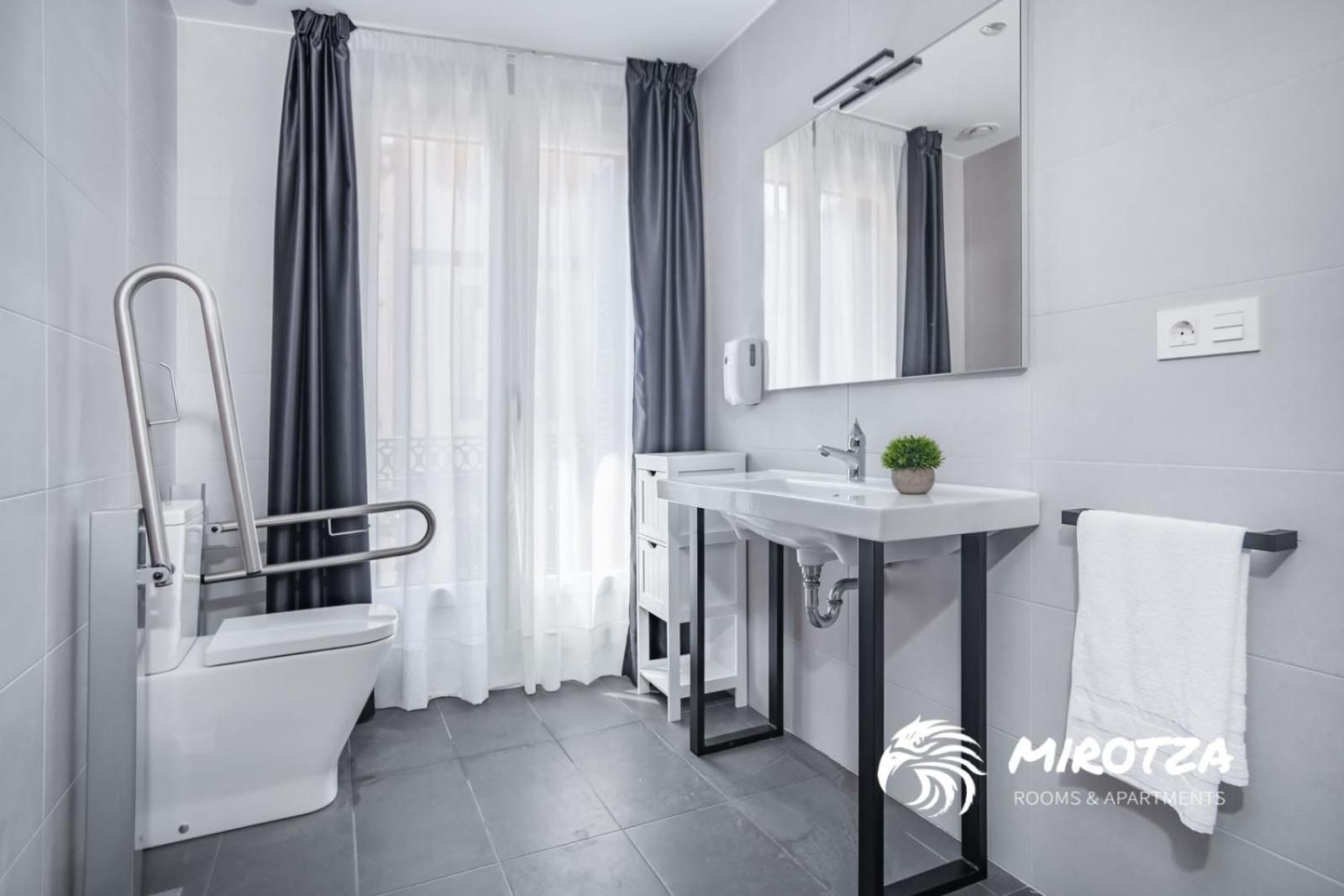 Double or Twin Room - Disability Access