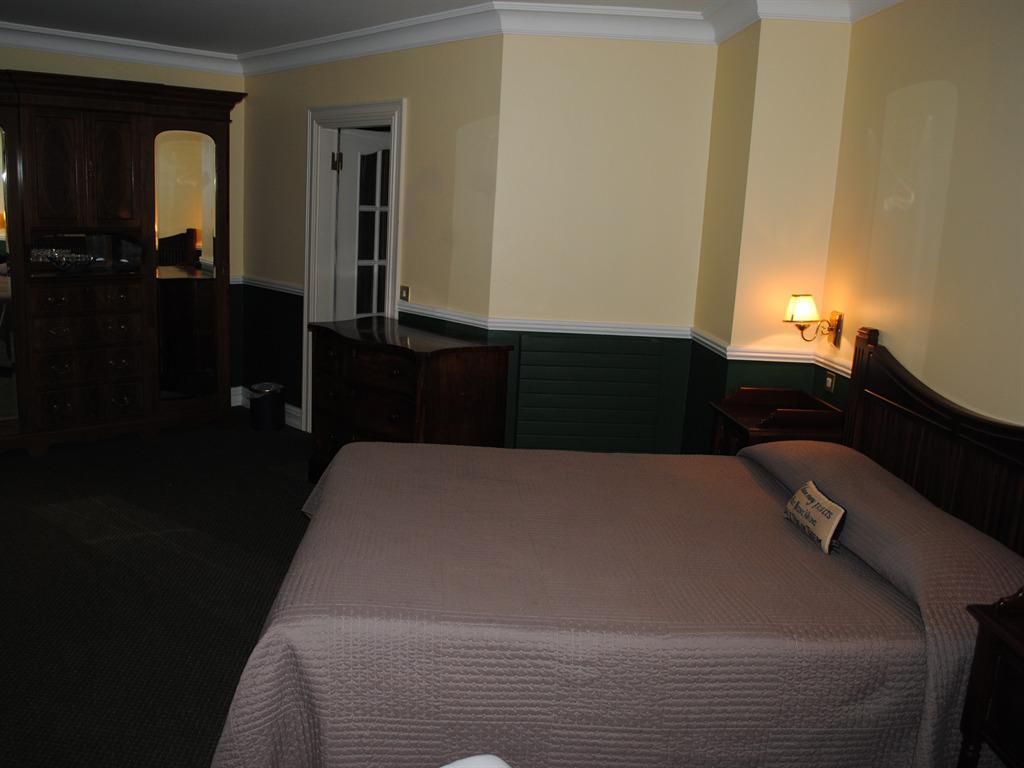 Family room-Ensuite with Bath