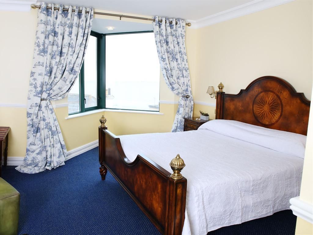 King-Ensuite with Bath-Sea View