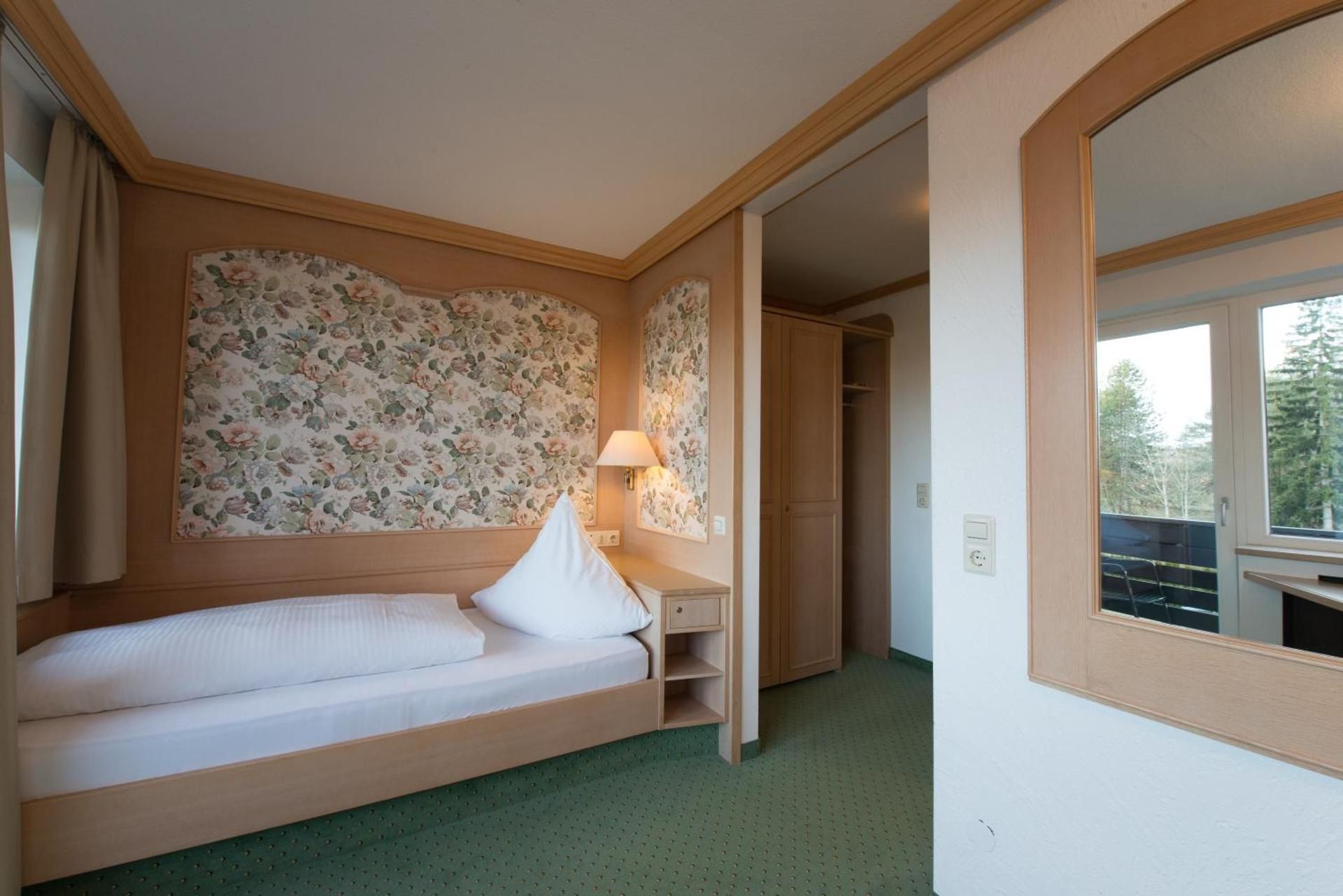 Small Twin Room with balcony