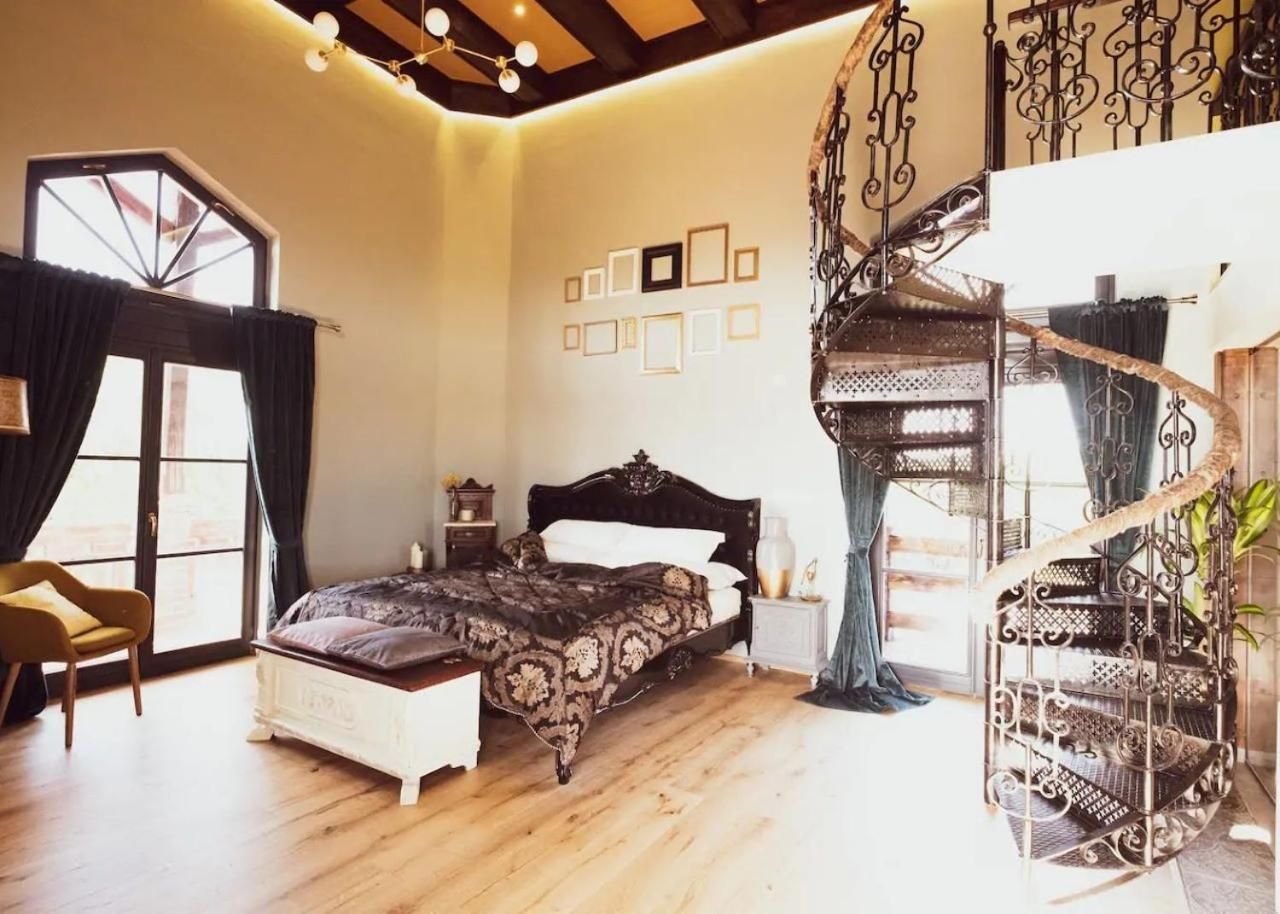 amberner Penthouse Deluxe King Suite