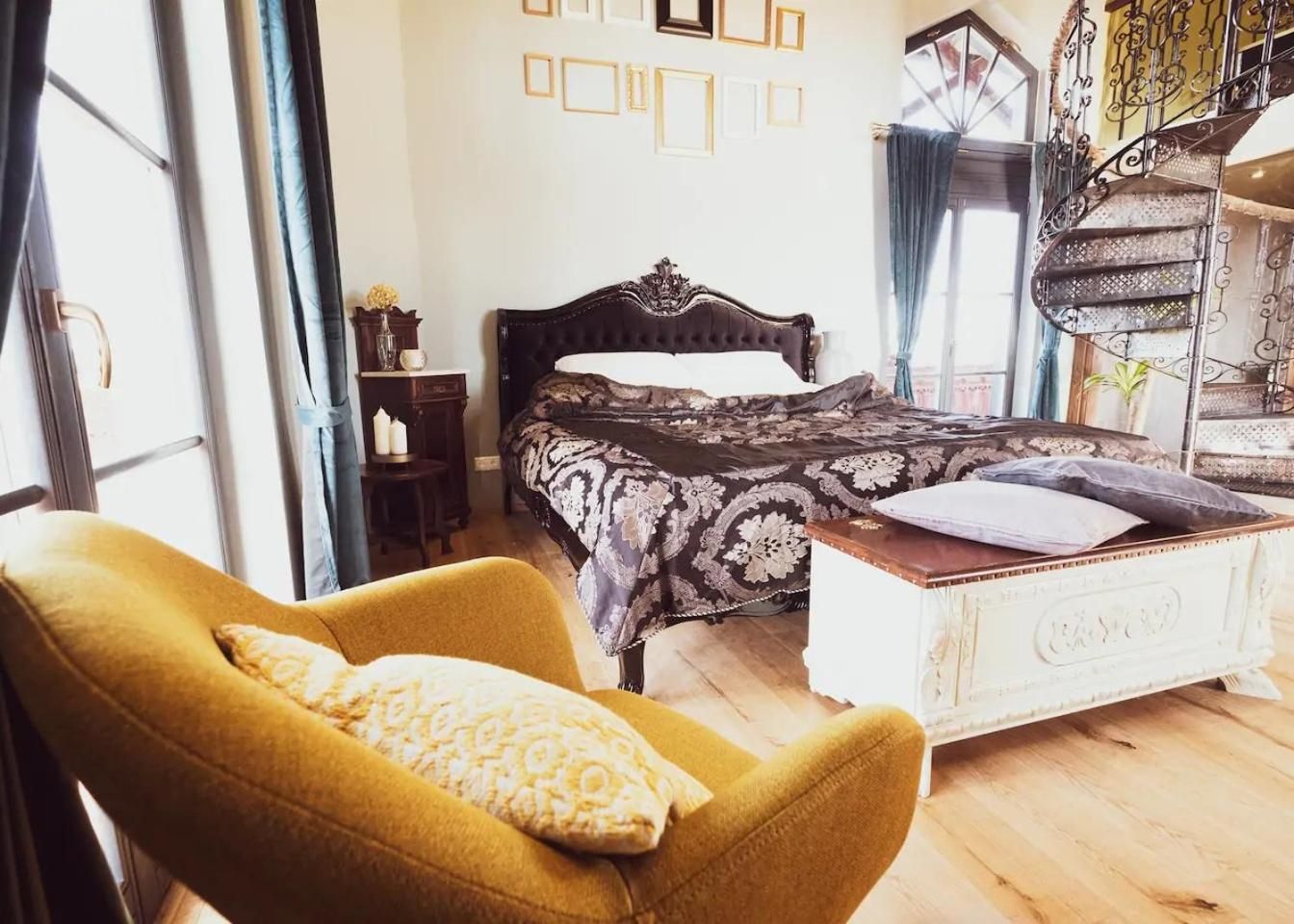 amberner Penthouse Deluxe King Suite 2